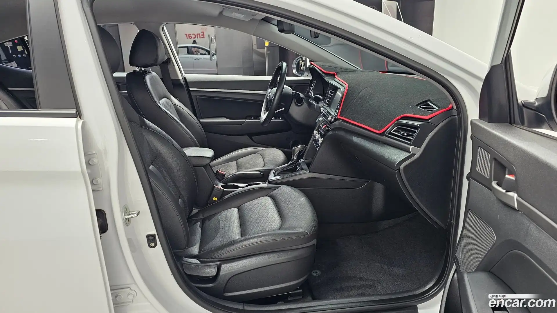 AVANTE Hyundai 2019.2-INNER-036