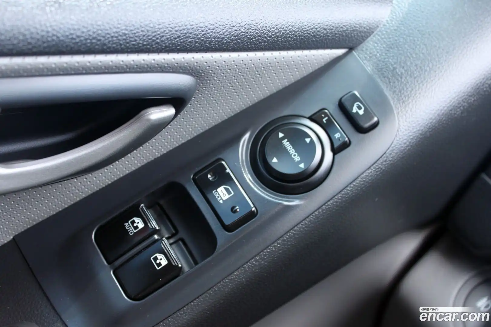 Starex Hyundai 2015.7-OPTION-019