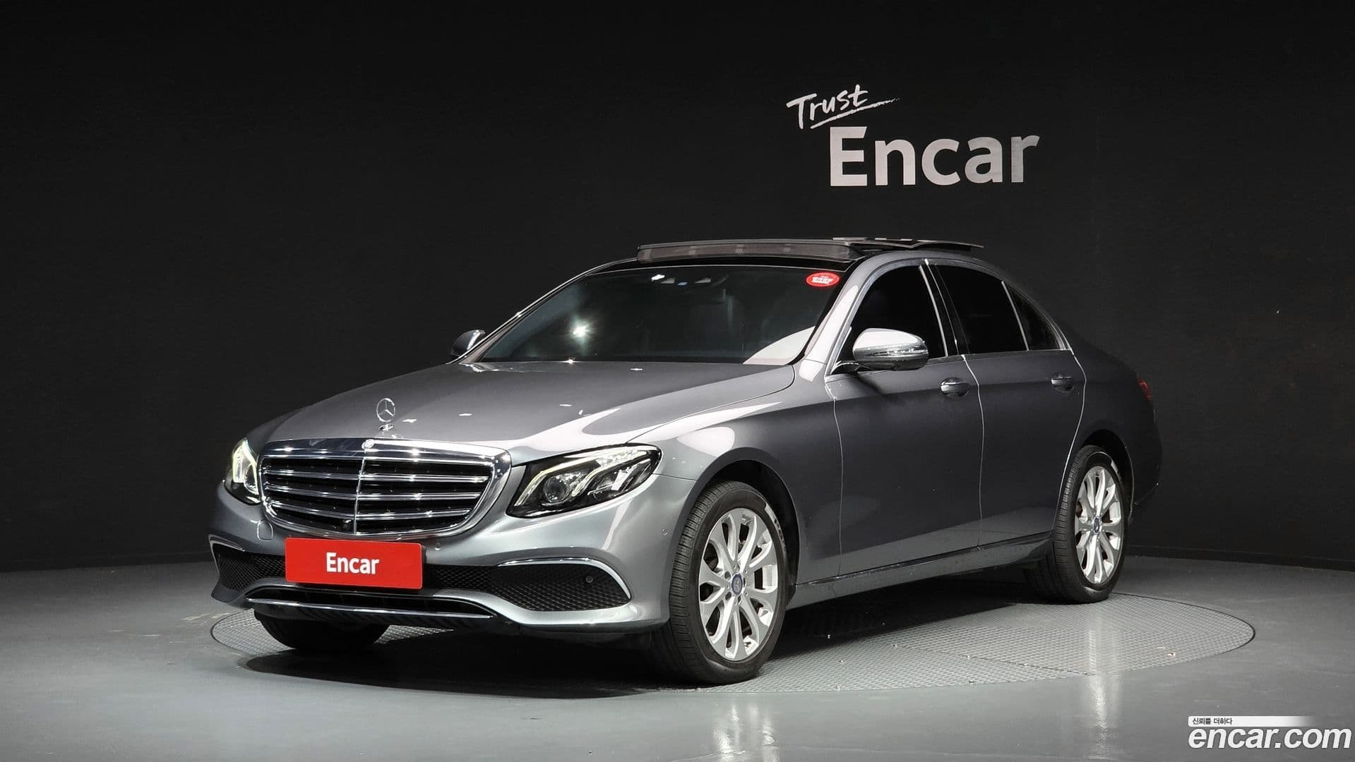 Main__Slider__Photo:E-Class Mercedes-Benz 2017.1-0