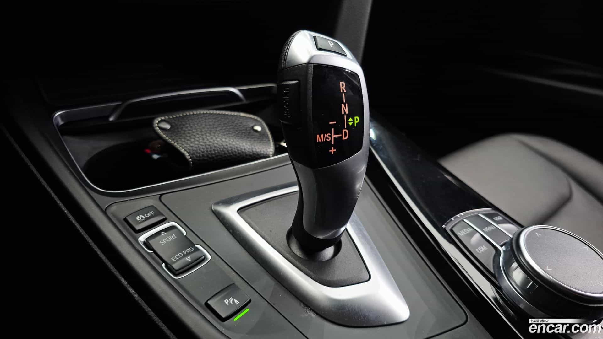 3-Series BMW 2018.11-INNER-009