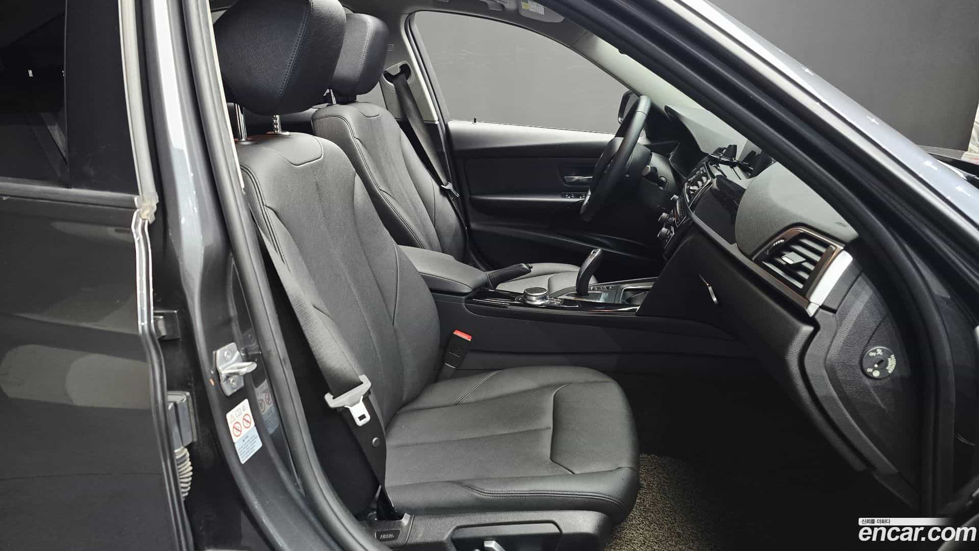 3-Series BMW 2018.11-INNER-036