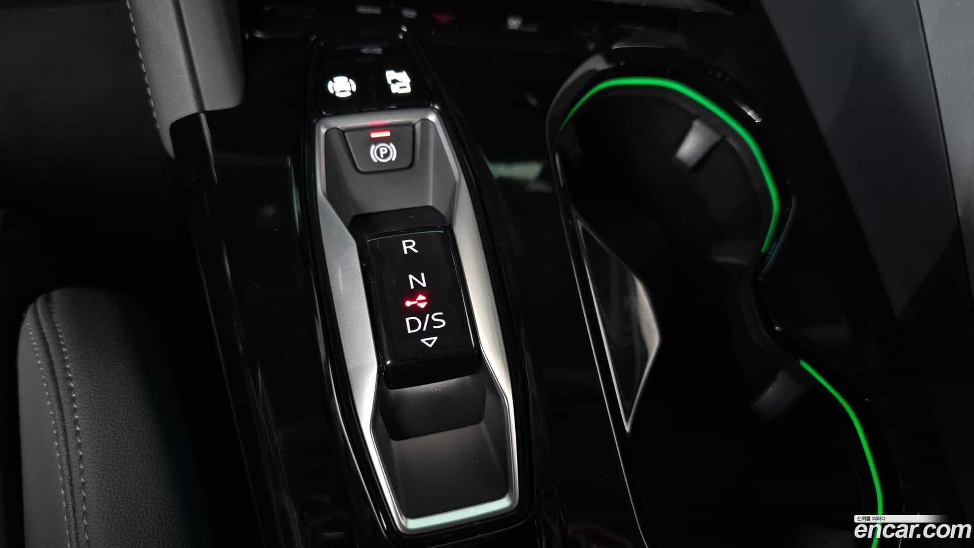Q5 Audi 2025.10-INNER-009