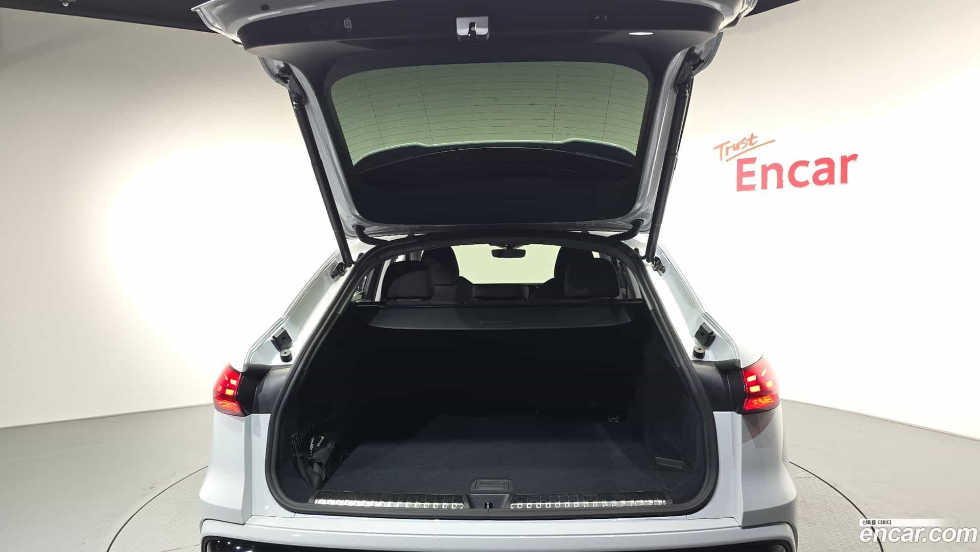 Q5 Audi 2025.10-OPTION-021
