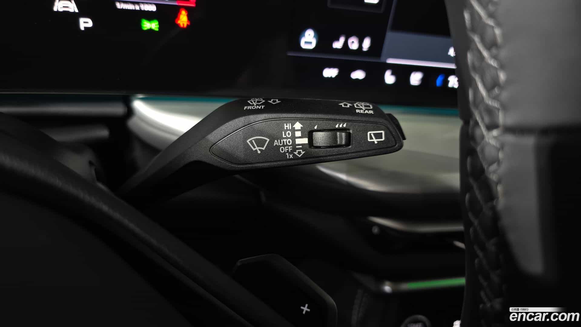 Q5 Audi 2025.10-OPTION-023