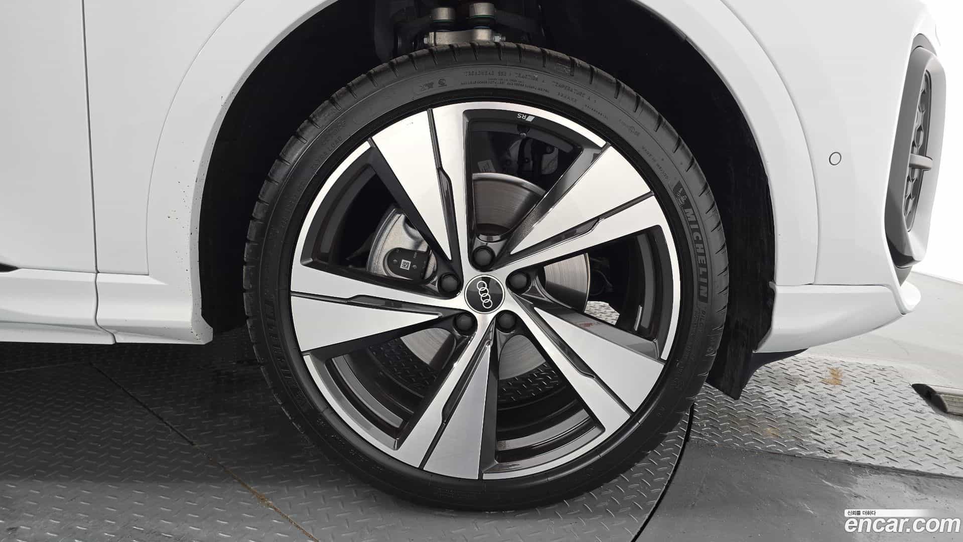 Q5 Audi 2025.10-OUTER-031