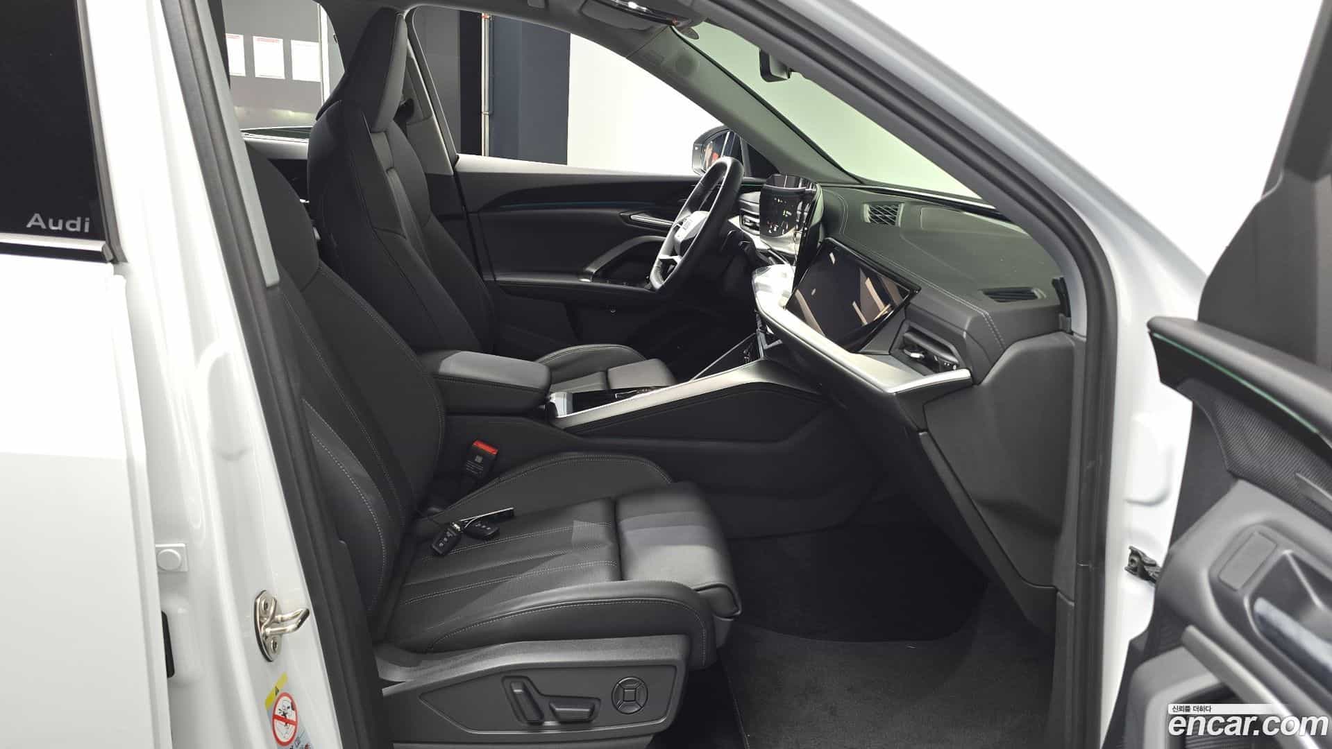 Q5 Audi 2025.10-INNER-036