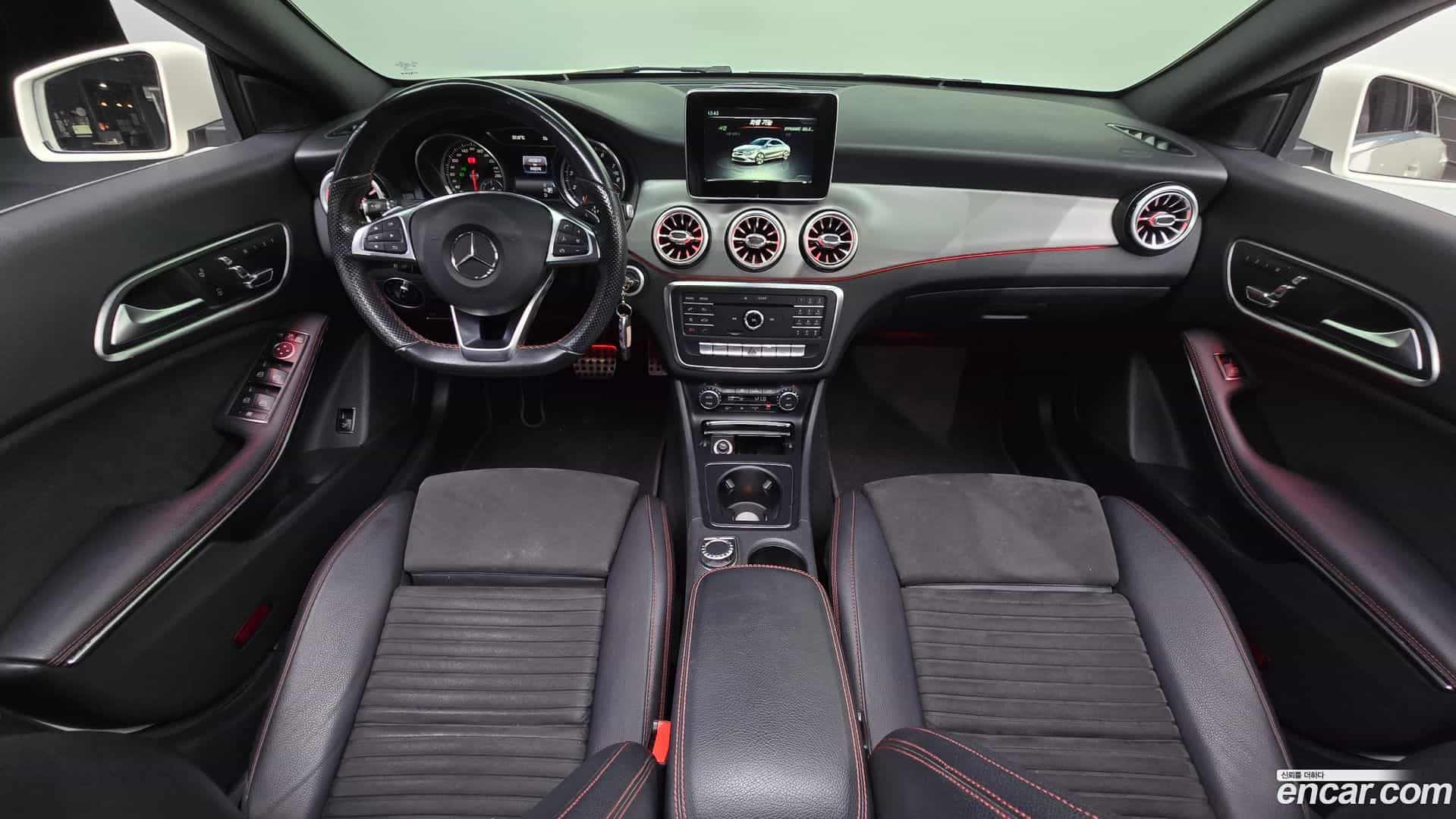 CLA-Class Mercedes-Benz 2017.11-INNER-007