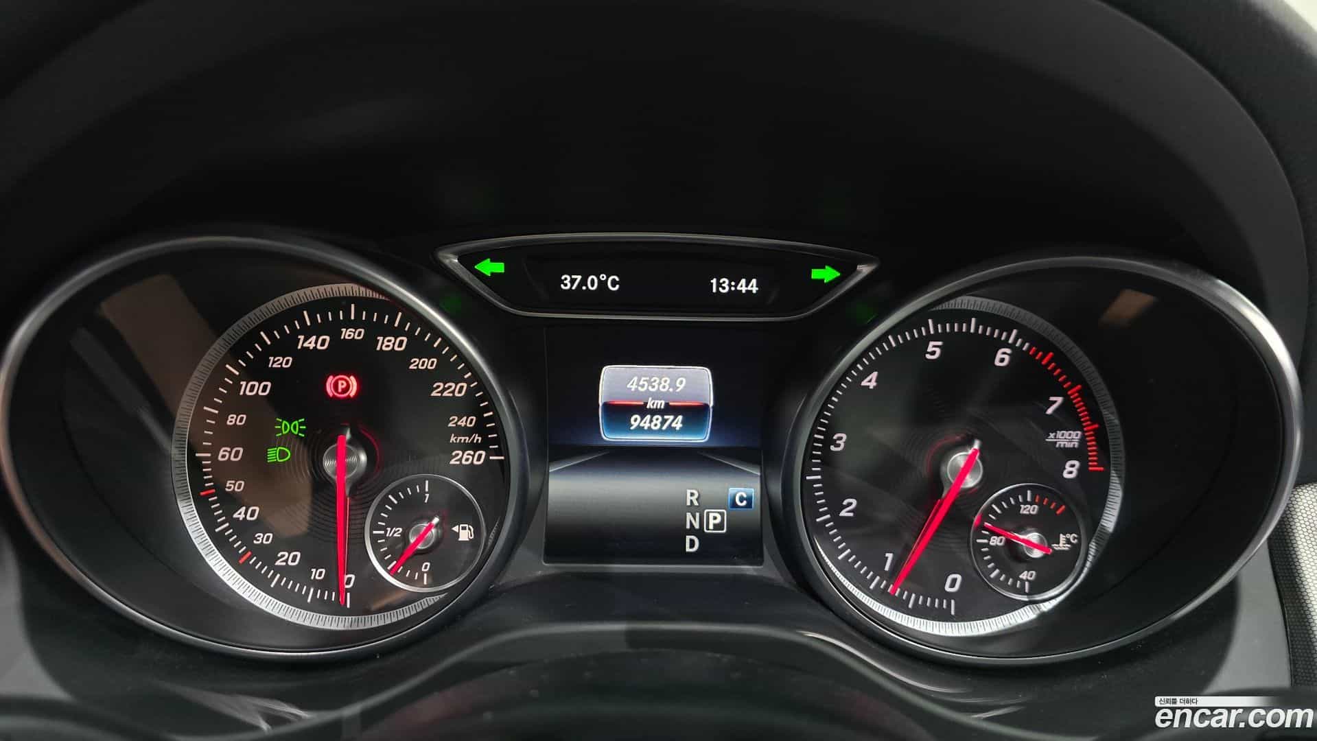 CLA-Class Mercedes-Benz 2017.11-INNER-008