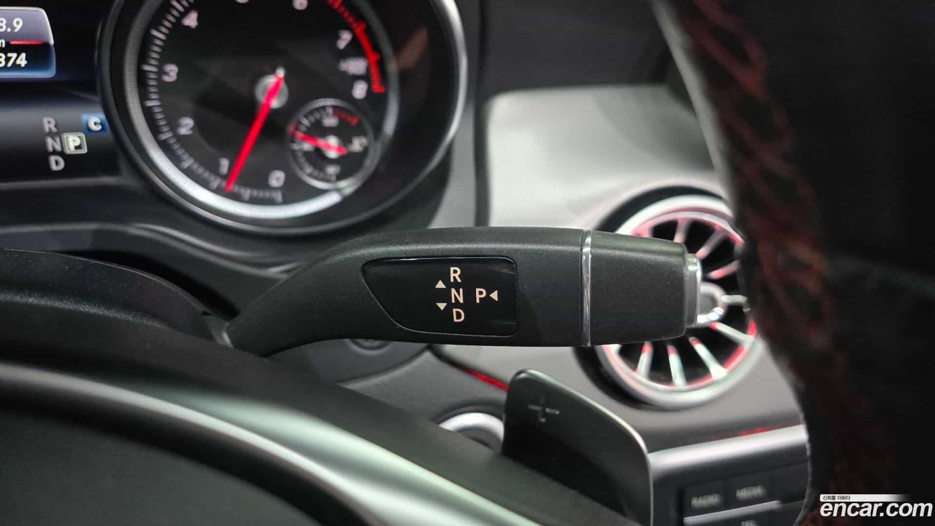 CLA-Class Mercedes-Benz 2017.11-INNER-009