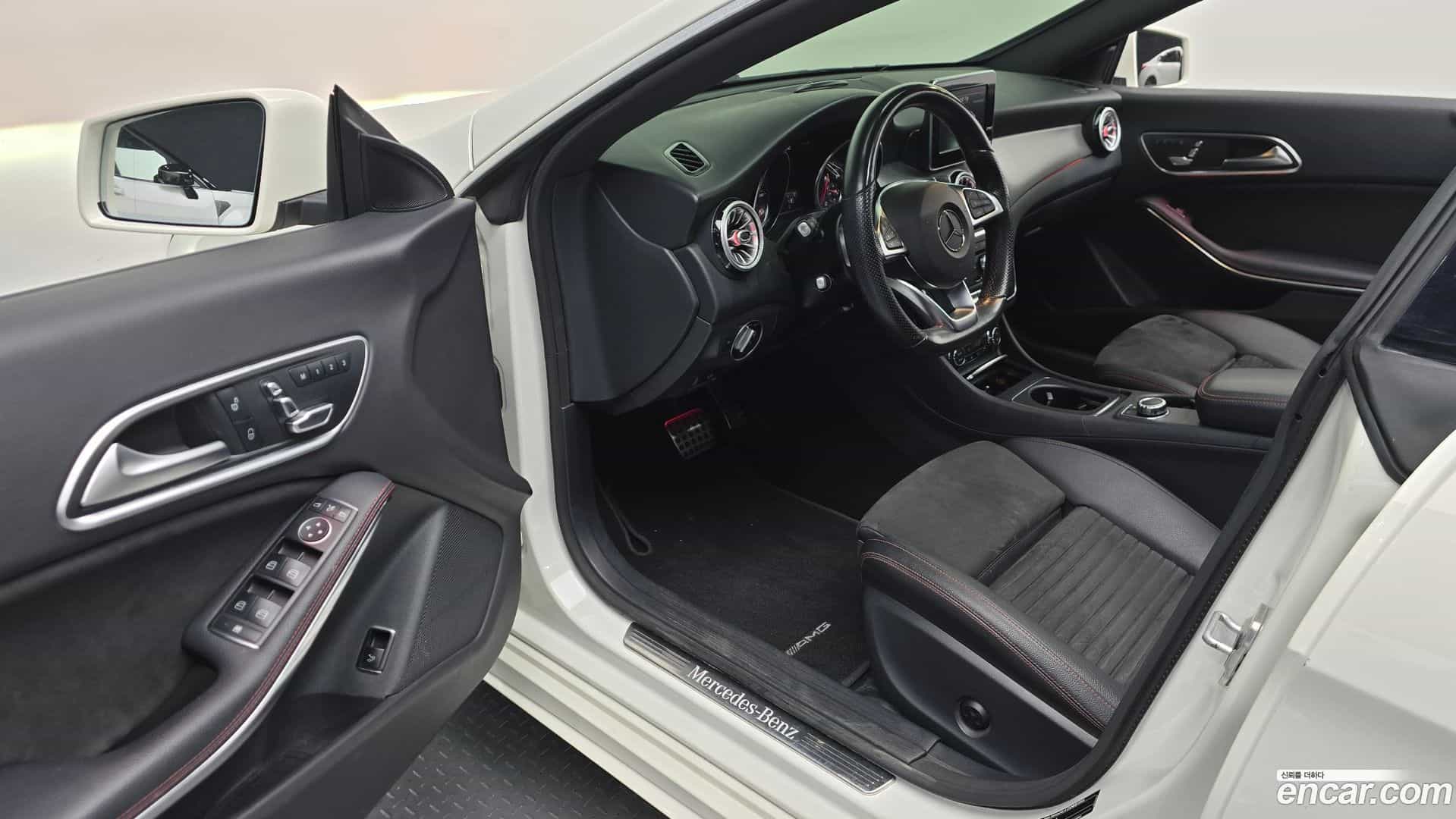 CLA-Class Mercedes-Benz 2017.11-INNER-010