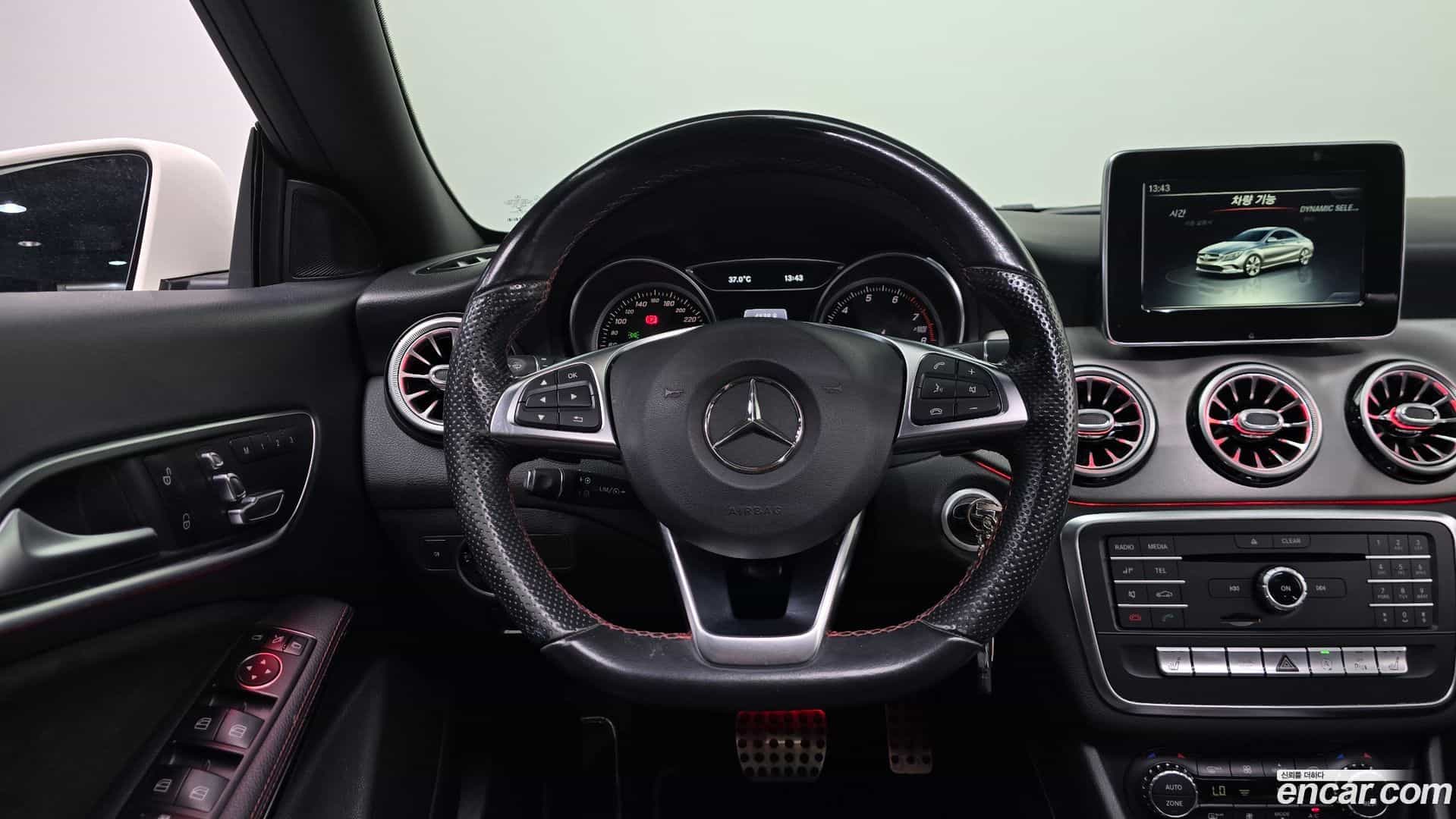 CLA-Class Mercedes-Benz 2017.11-OPTION-016