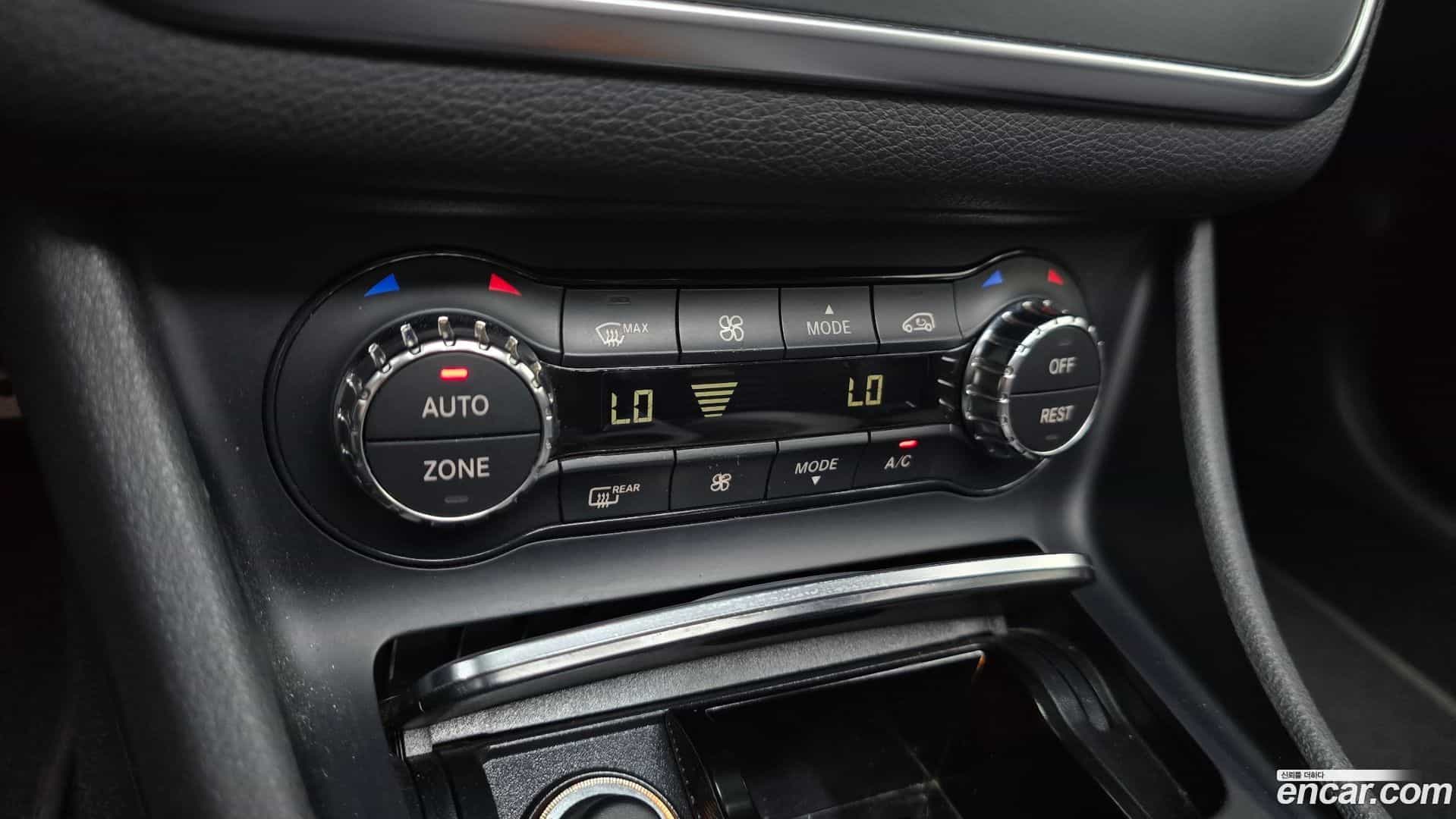 CLA-Class Mercedes-Benz 2017.11-OPTION-022