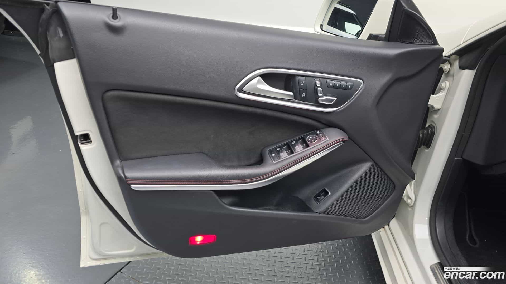 CLA-Class Mercedes-Benz 2017.11-INNER-034