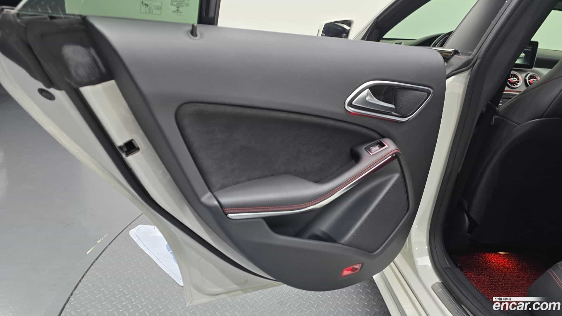 CLA-Class Mercedes-Benz 2017.11-INNER-035
