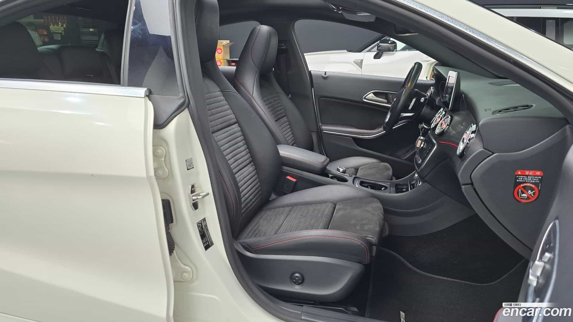 CLA-Class Mercedes-Benz 2017.11-INNER-036