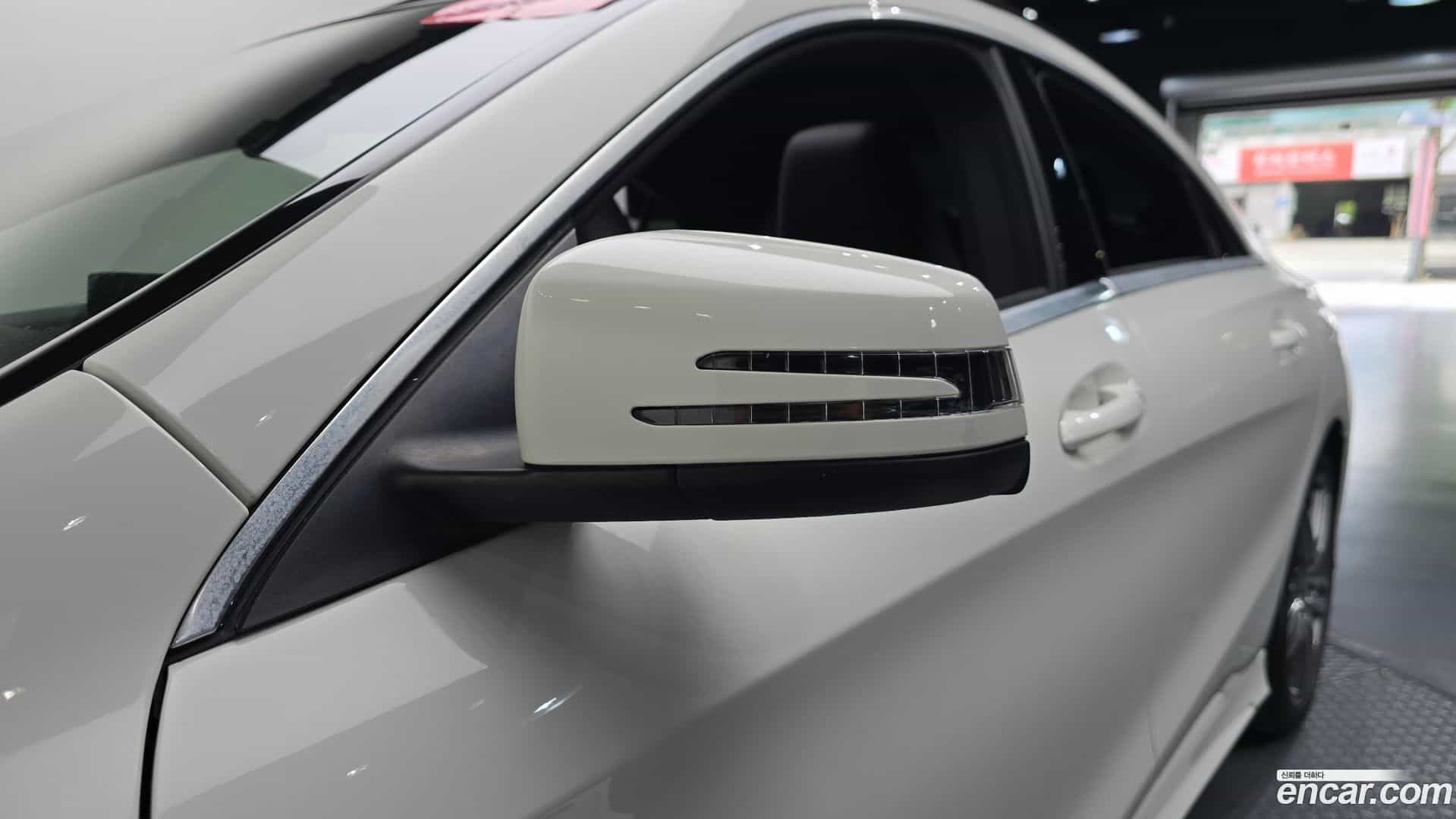 CLA-Class Mercedes-Benz 2017.11-OPTION-044