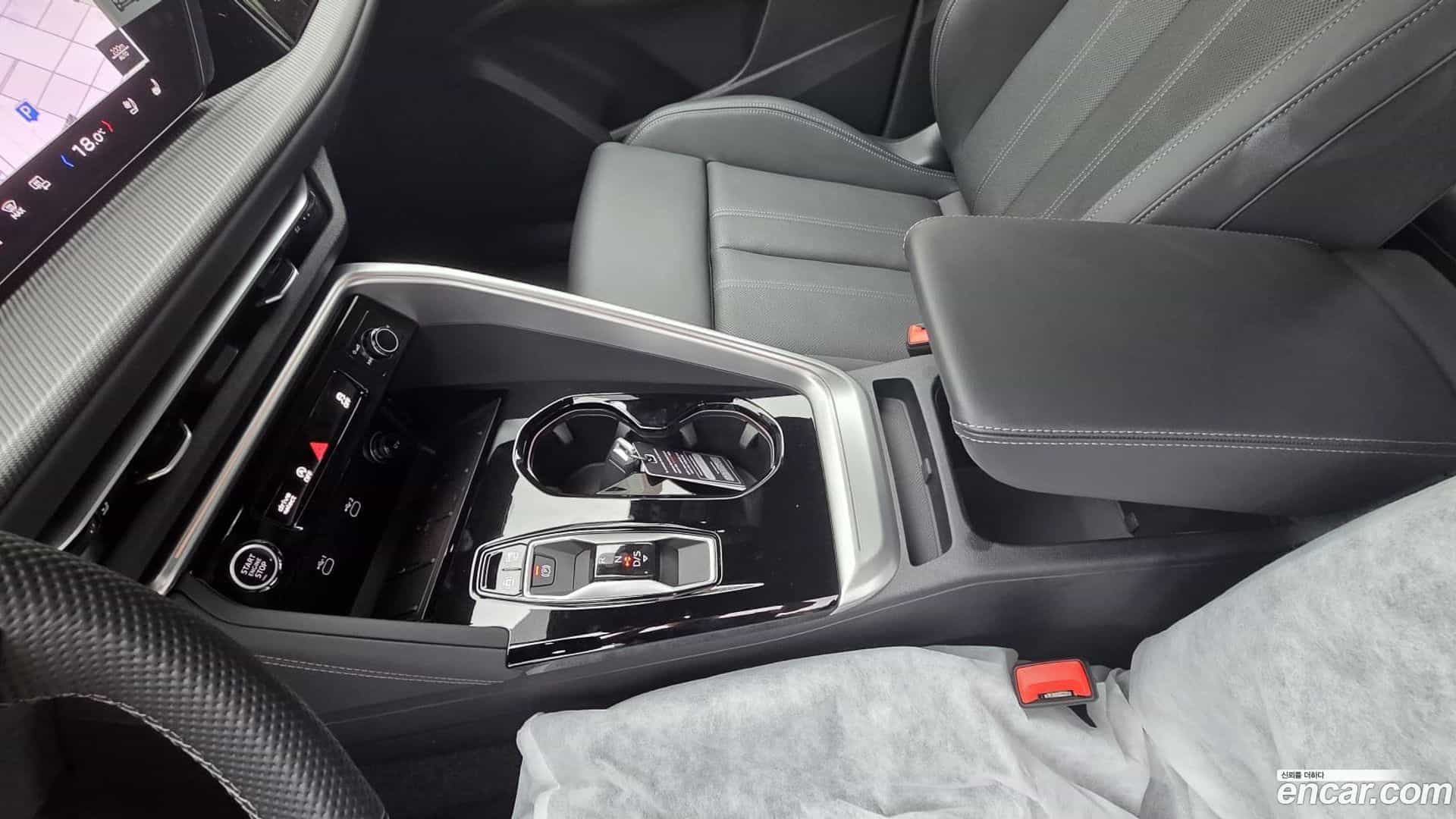 Q5 Audi 2025.11-INNER-010