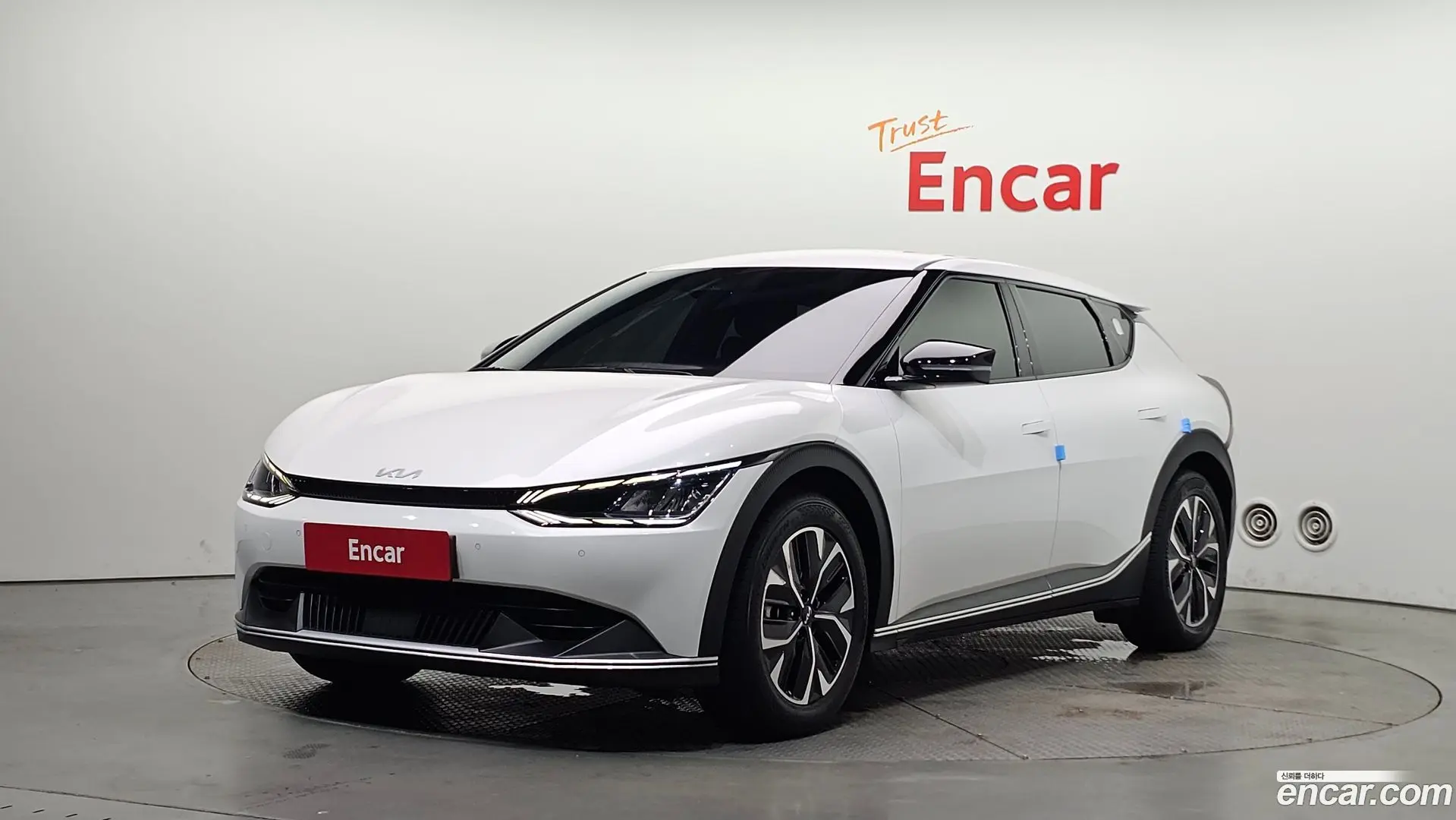 Main__Slider__Photo:EV6 Kia 2023.10-0