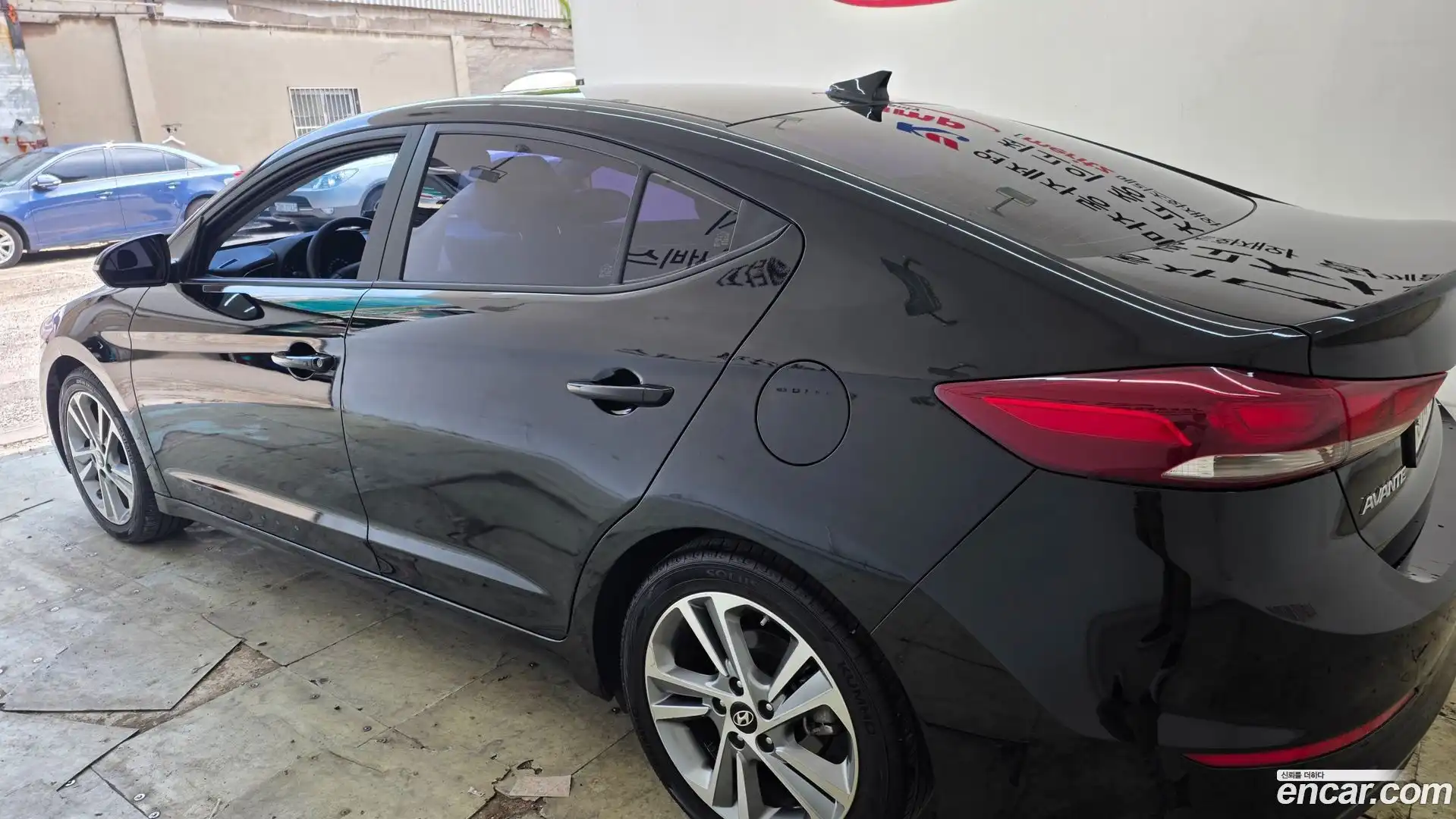 AVANTE Hyundai 2018.1-OUTER-005