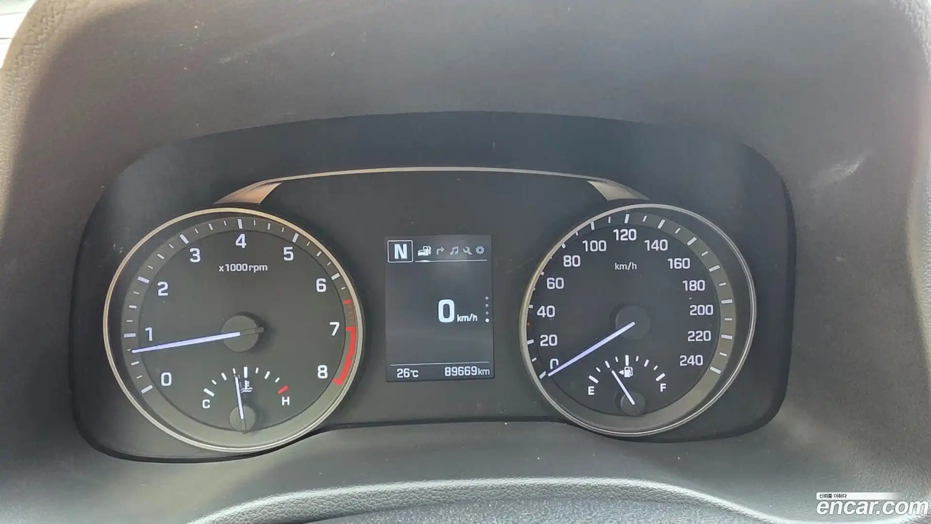AVANTE Hyundai 2018.1-INNER-007