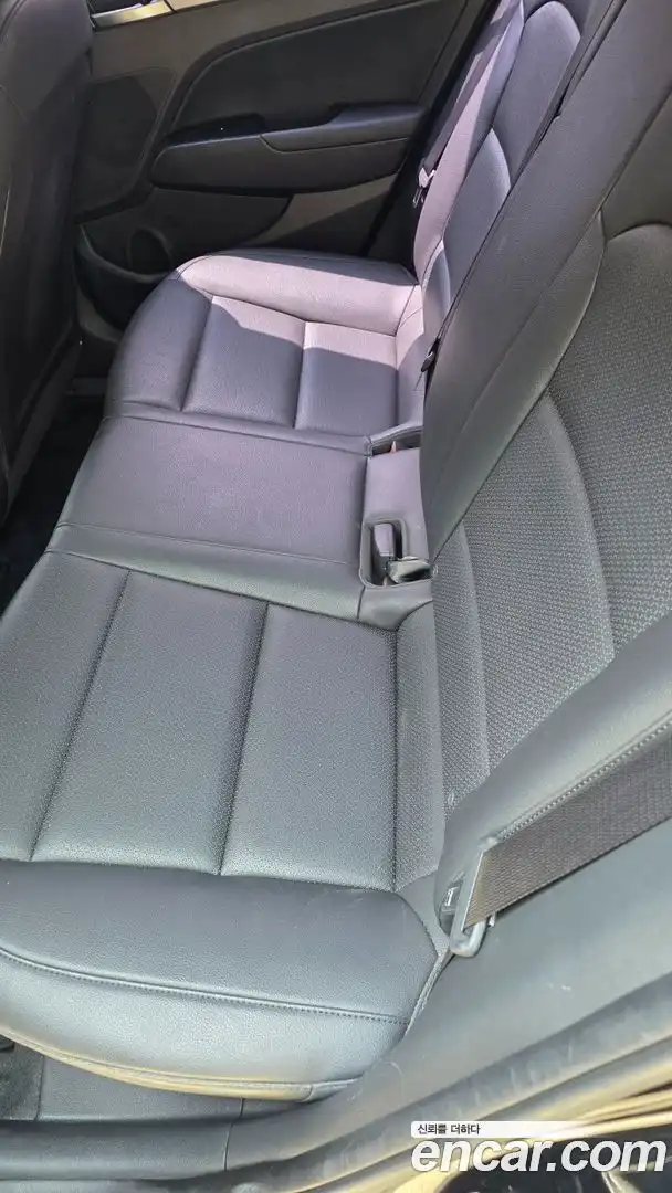 AVANTE Hyundai 2018.1-OPTION-020