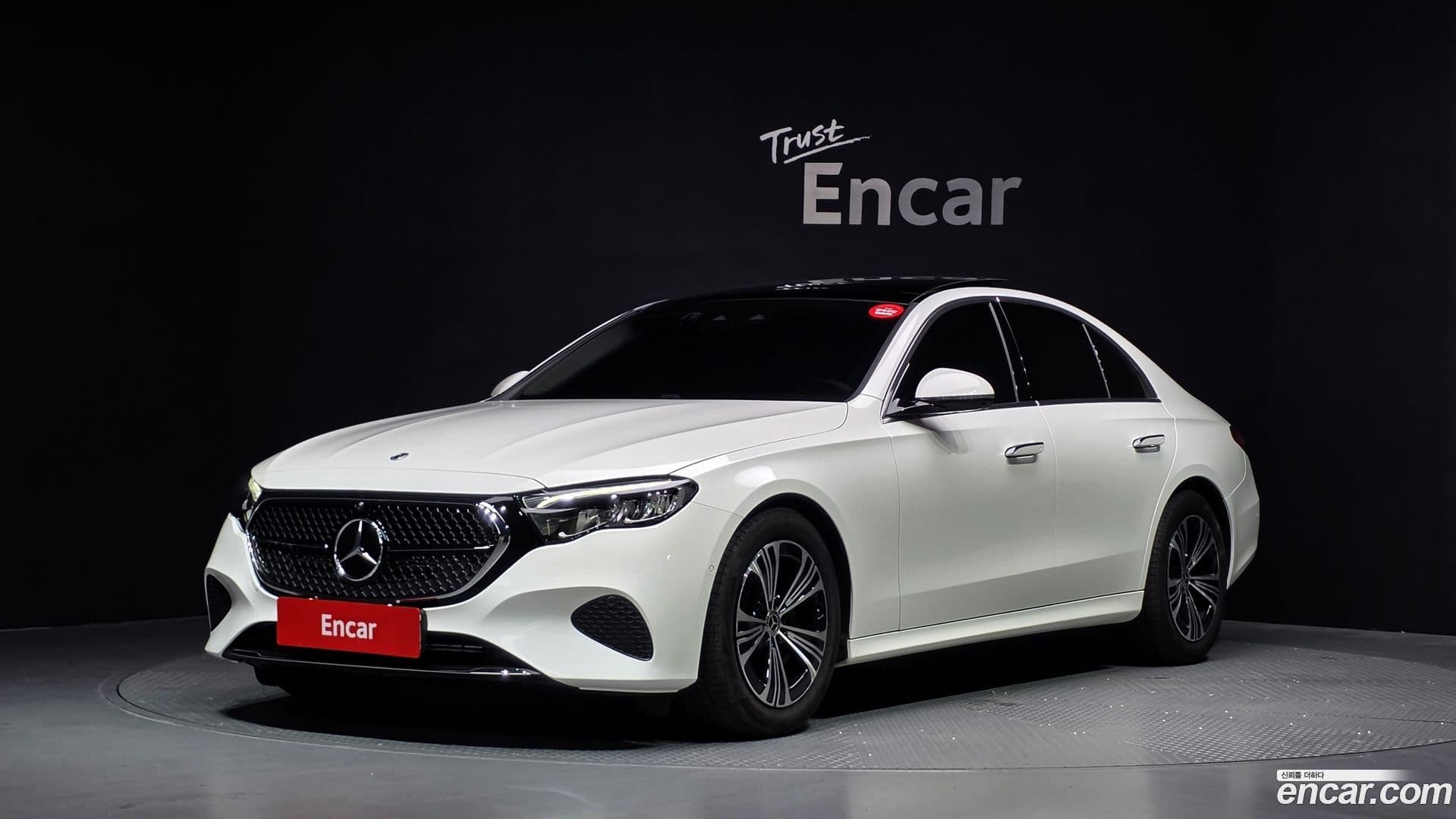 Main__Slider__Photo:E-Class Mercedes-Benz 2025.1-0