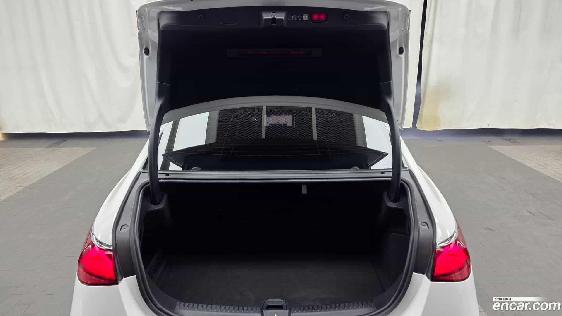 E-Class Mercedes-Benz 2025.1-OPTION-024