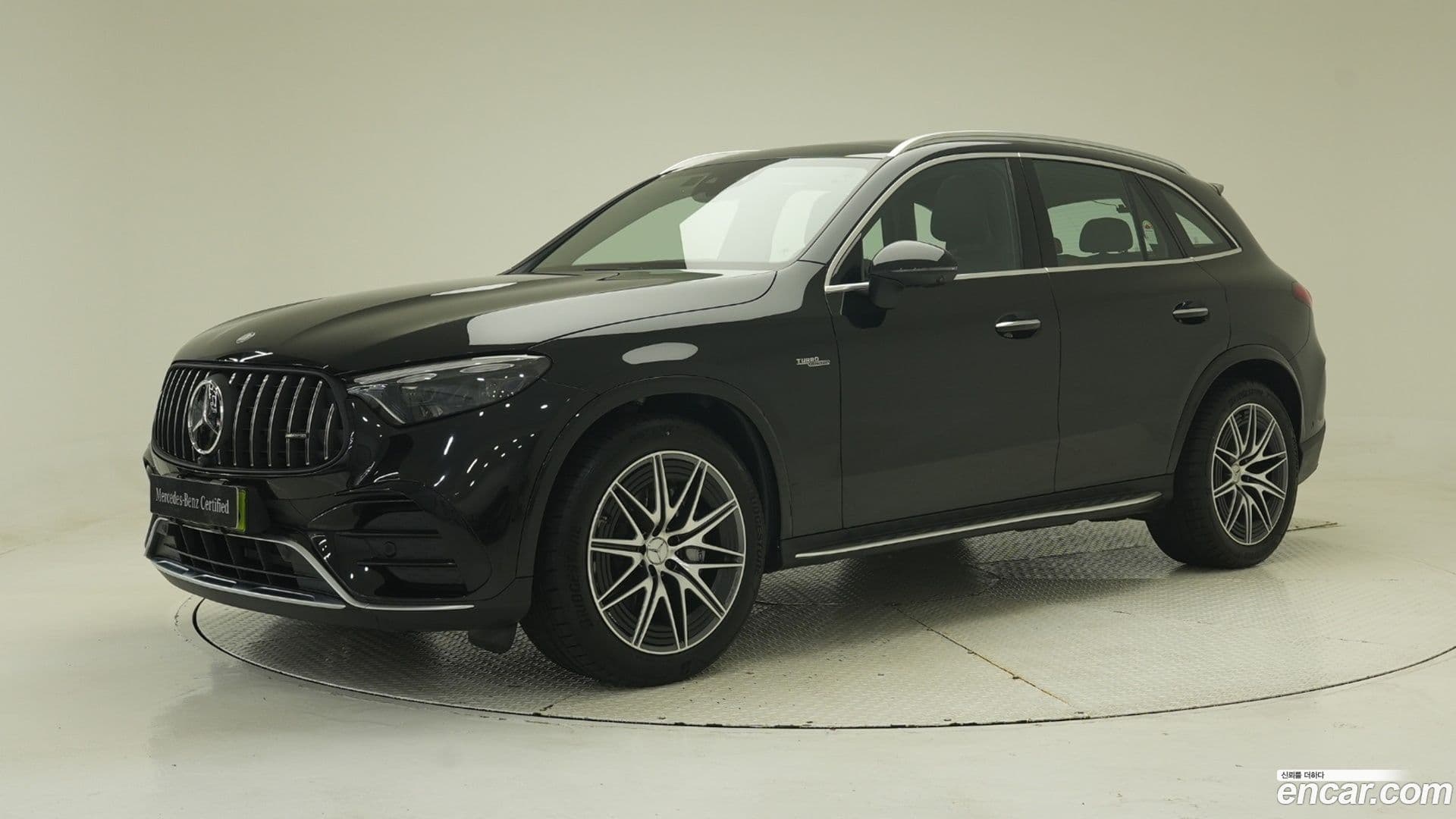 Main__Slider__Photo:GLC-Class Mercedes-Benz 2025.8-0