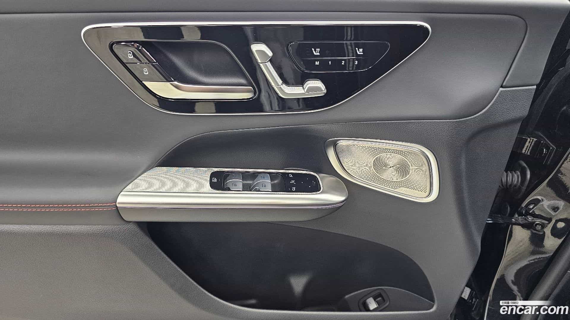 GLC-Class Mercedes-Benz 2025.8-OPTION-019