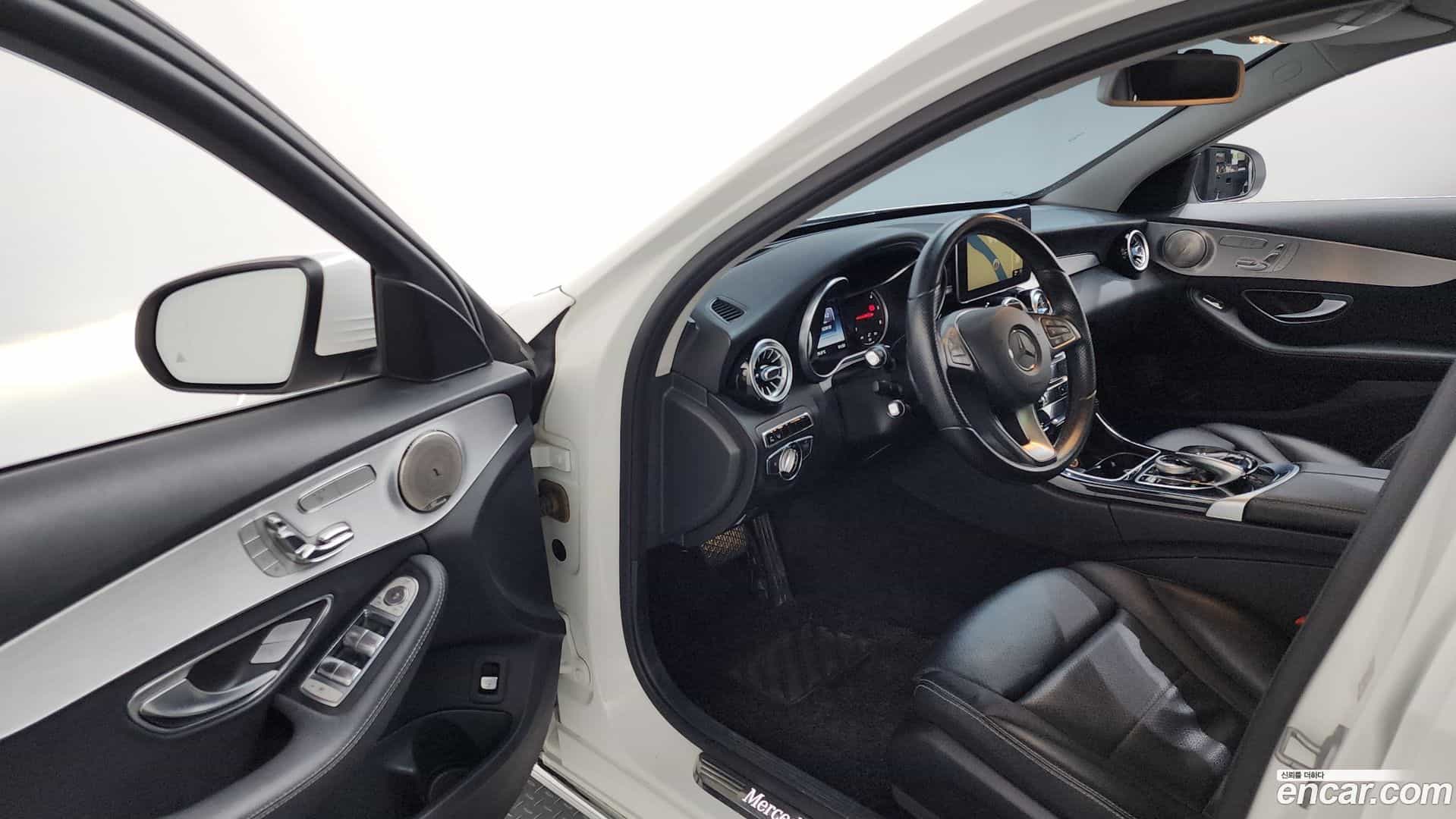 C-Class Mercedes-Benz 2016.1-INNER-010