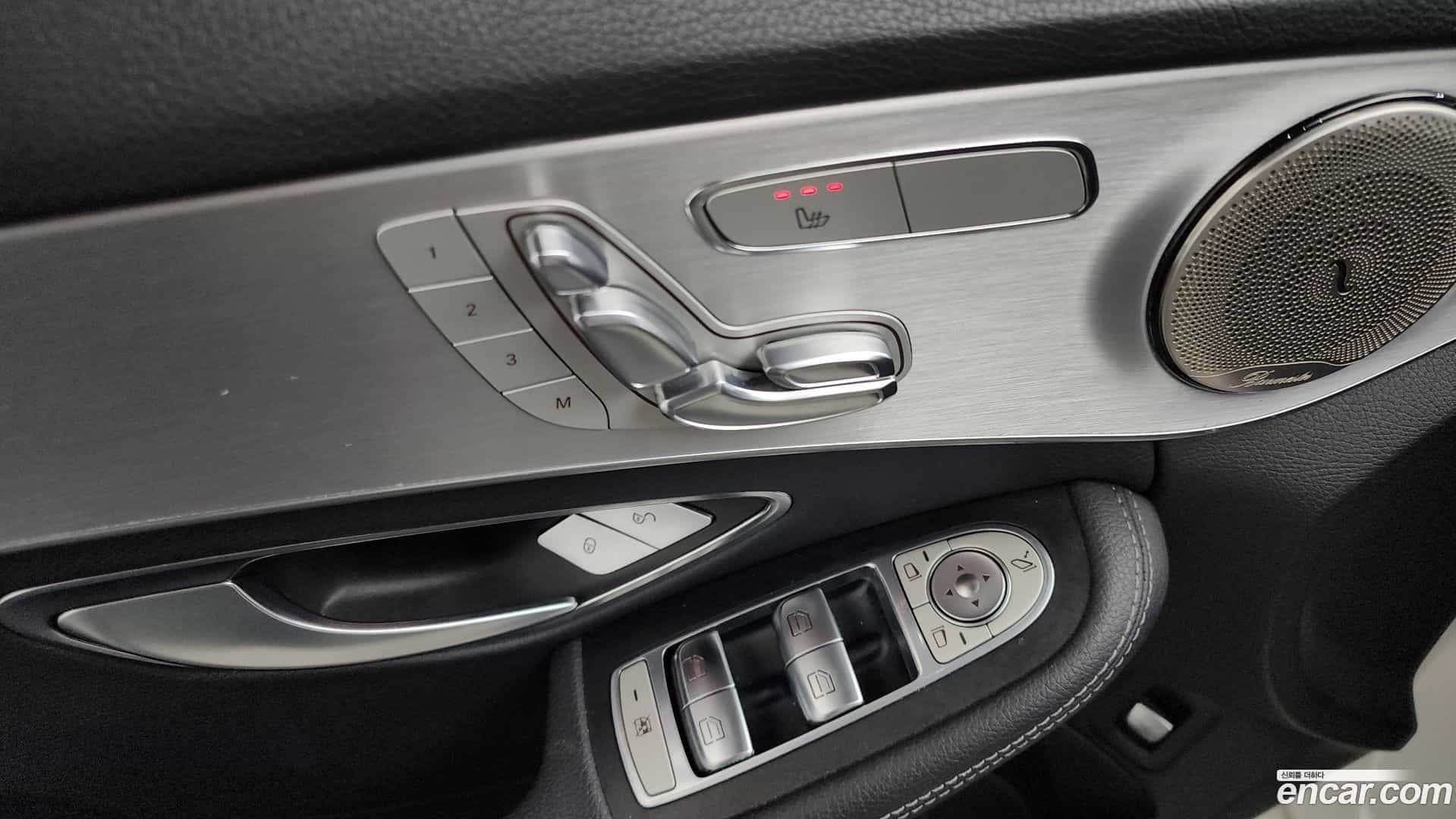 C-Class Mercedes-Benz 2016.1-OPTION-021