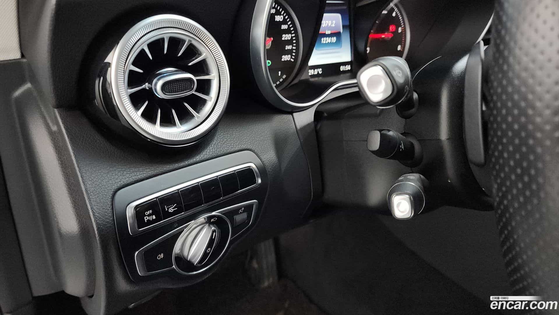 C-Class Mercedes-Benz 2016.1-OPTION-024