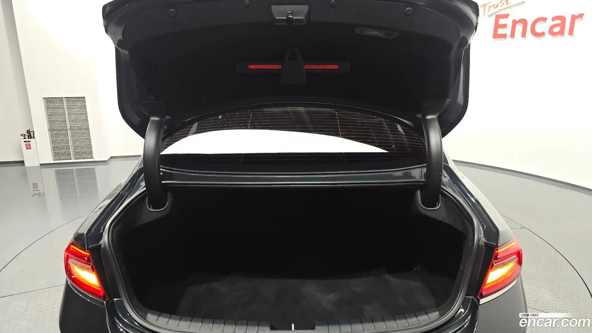 Grandeur Hyundai 2017.2-OPTION-024