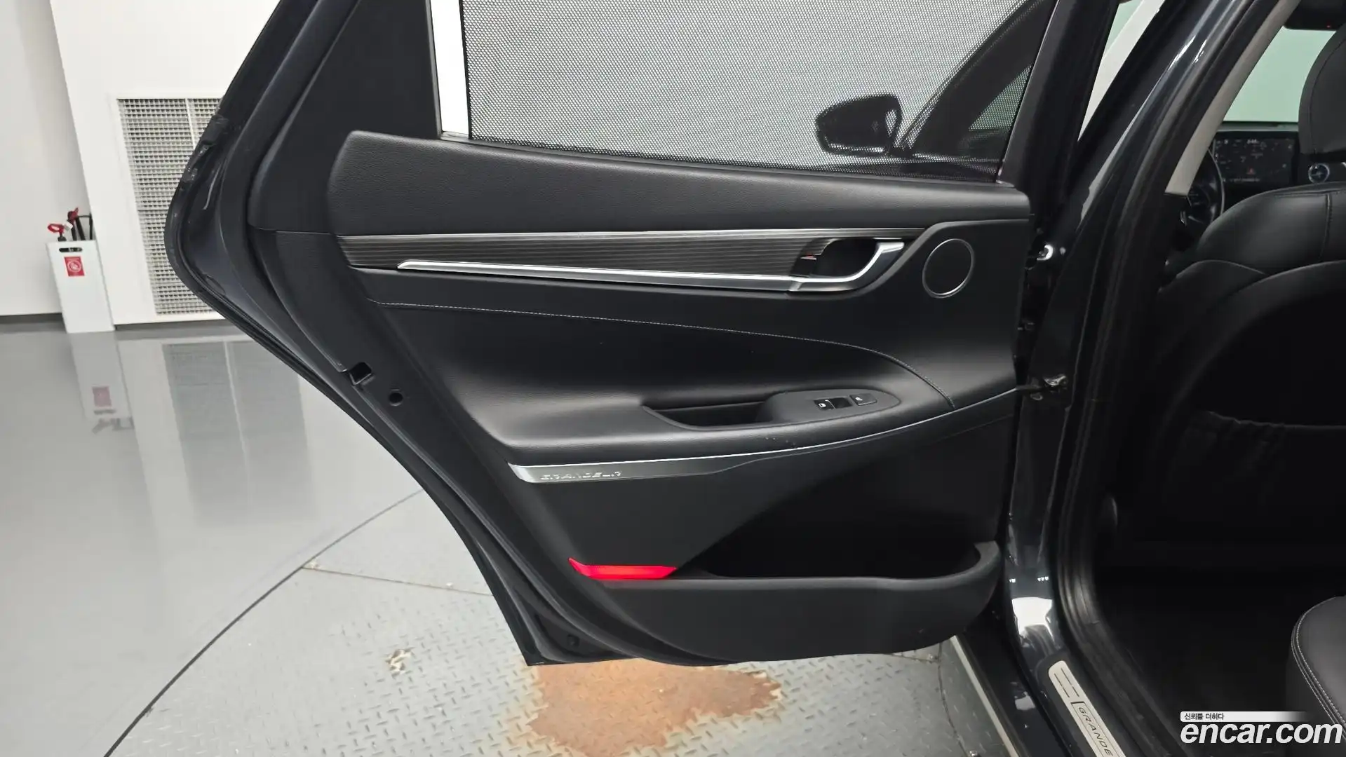 Grandeur Hyundai 2017.2-INNER-035