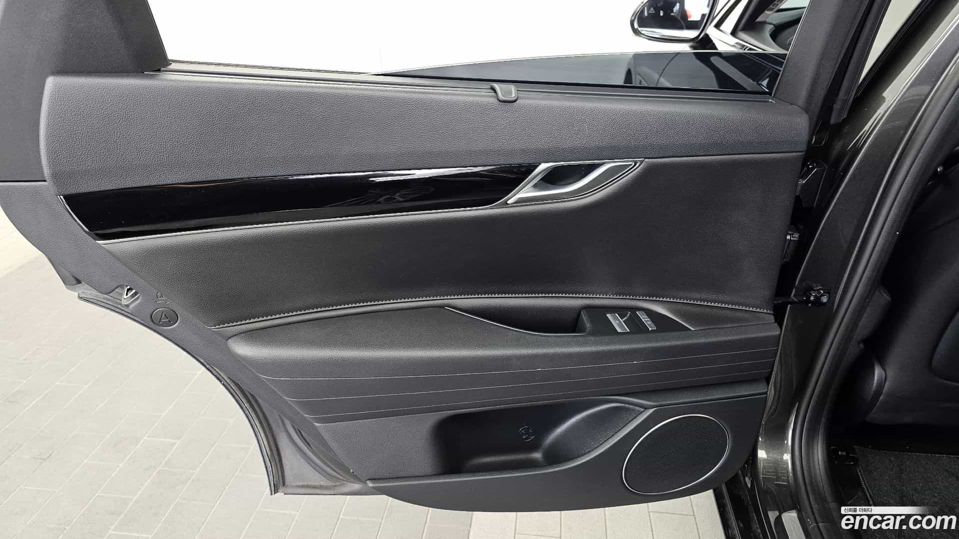 G80 Genesis 2022.4-INNER-035