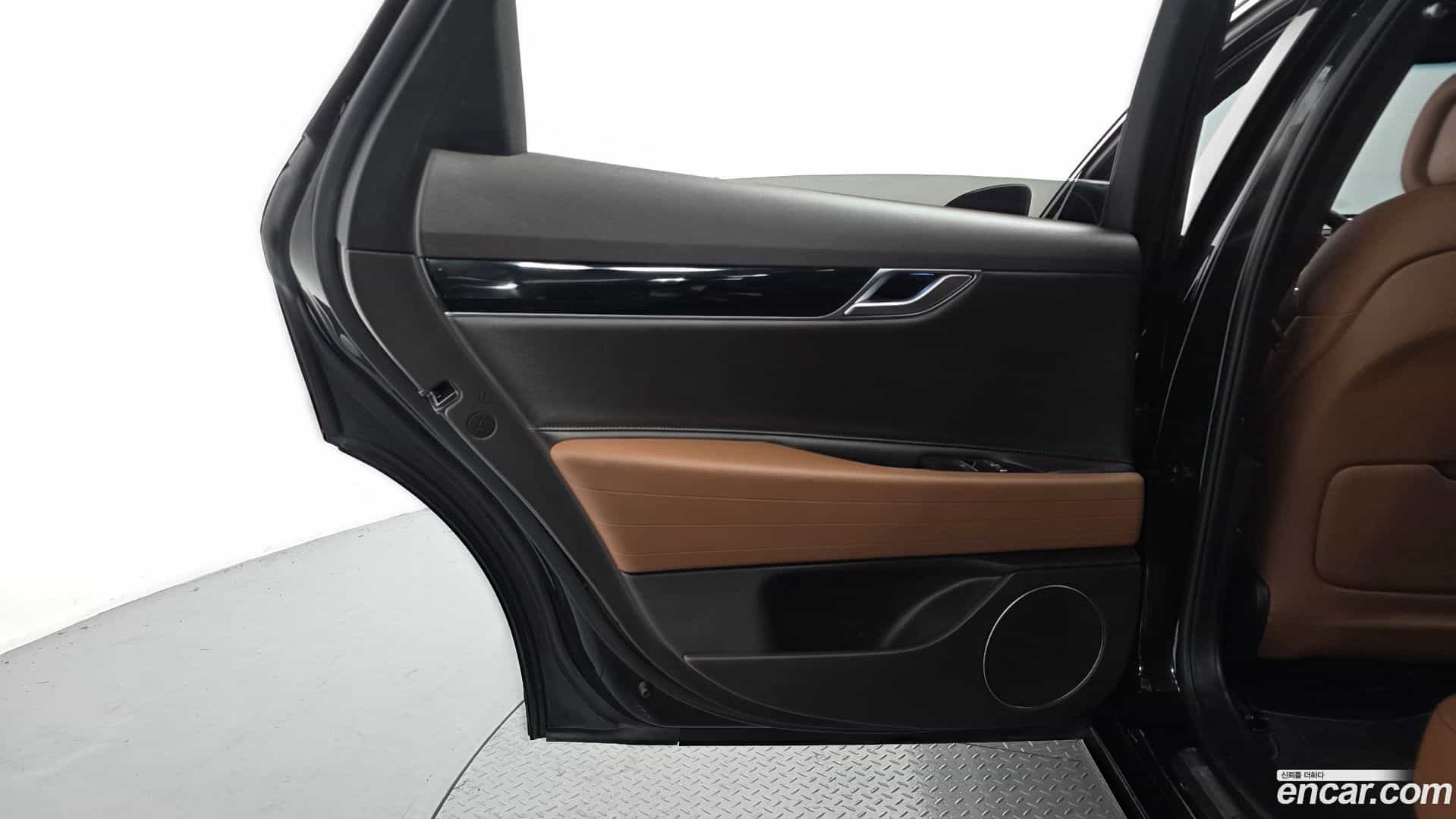G80 Genesis 2022.2-INNER-035