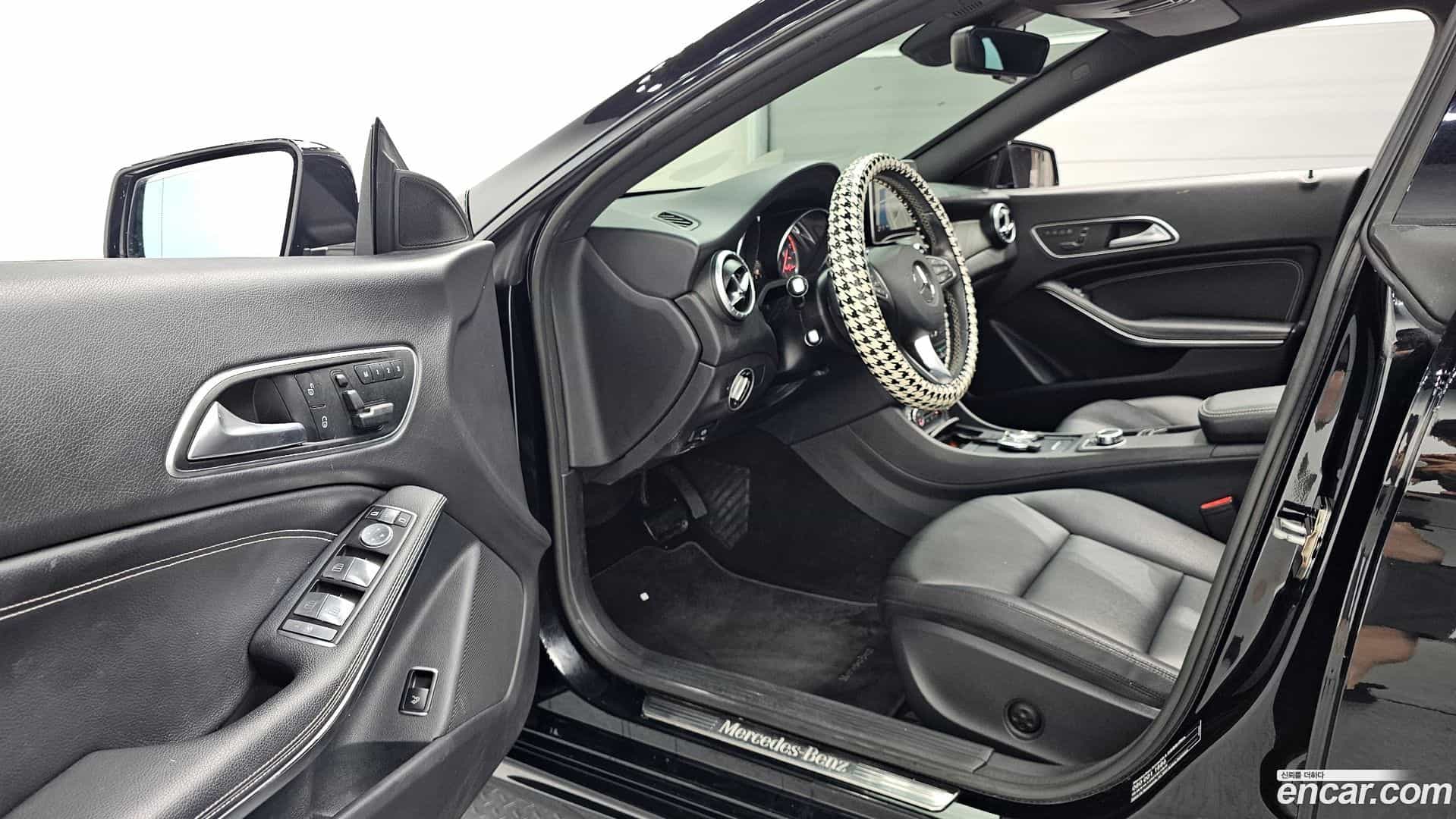 CLA-Class Mercedes-Benz 2015.5-INNER-010