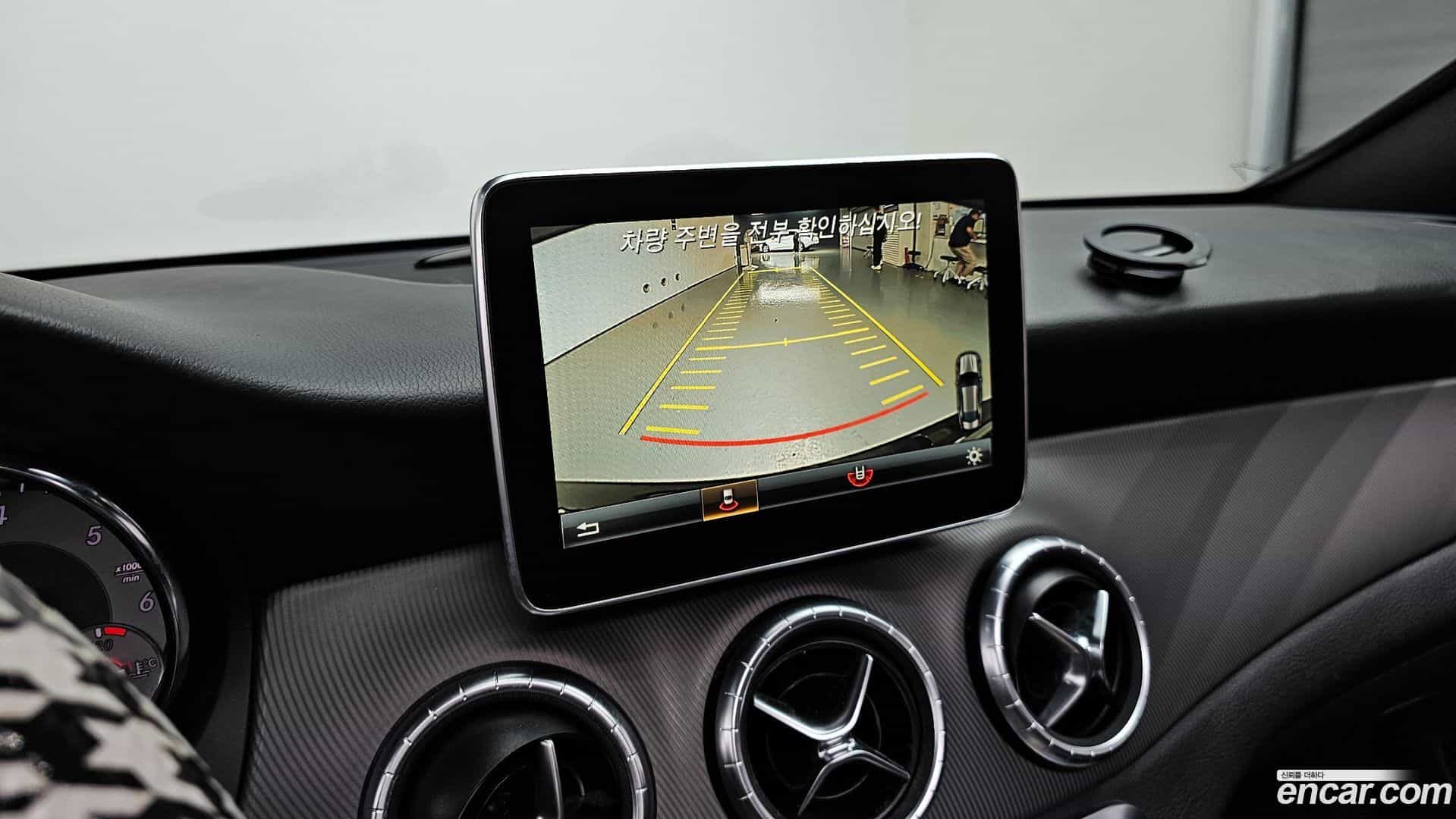 CLA-Class Mercedes-Benz 2015.5-OPTION-020