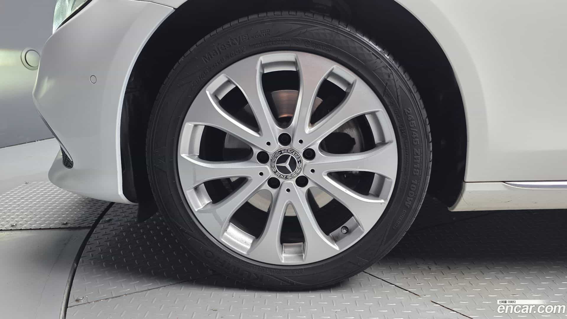 E-Class Mercedes-Benz 2018.3-OUTER-005