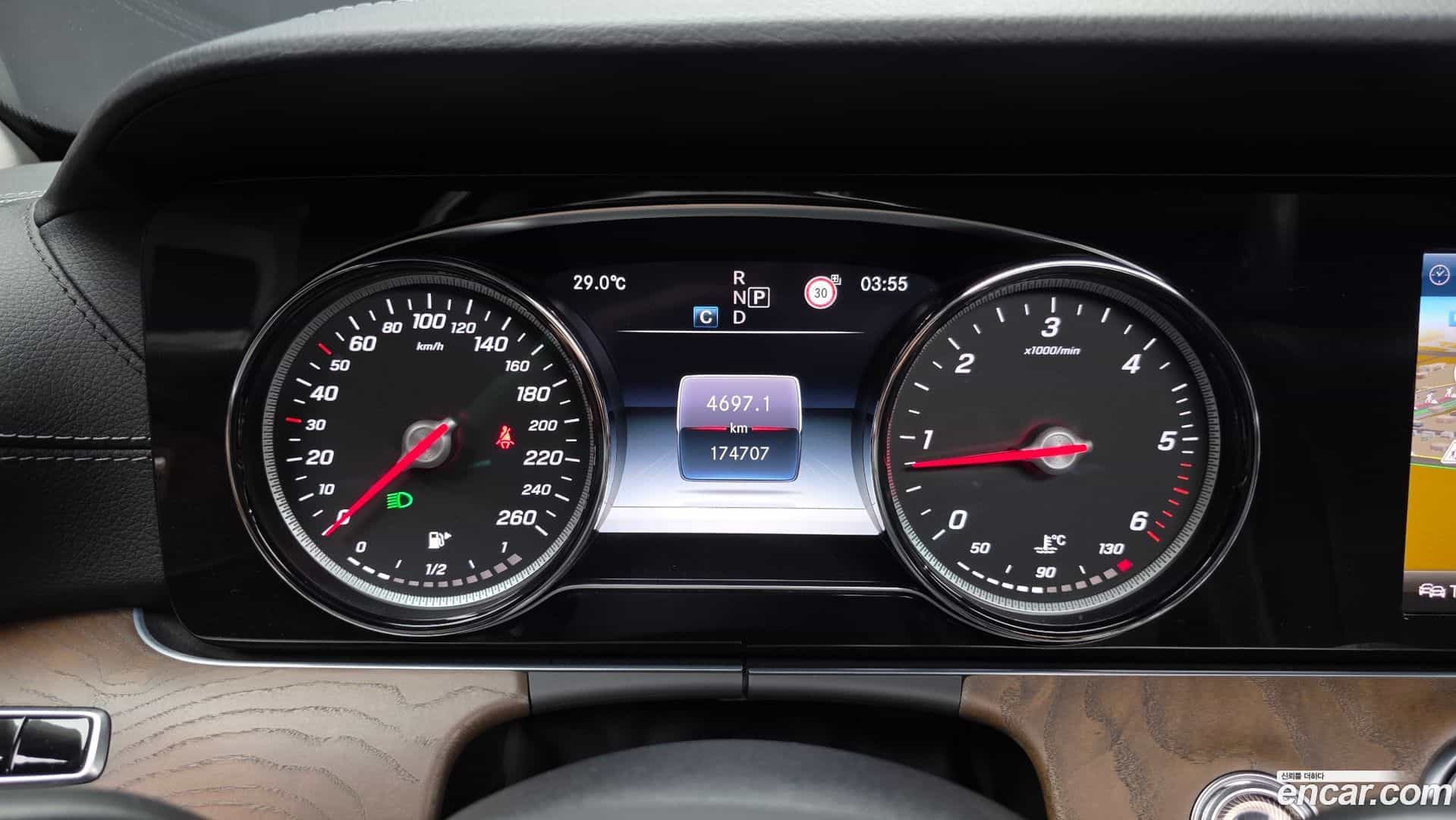 E-Class Mercedes-Benz 2018.3-INNER-008