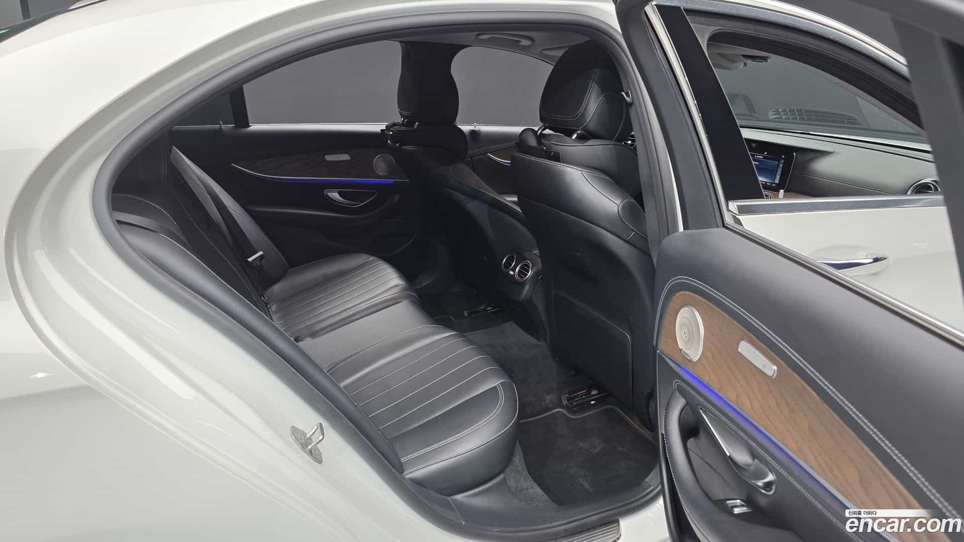 E-Class Mercedes-Benz 2018.3-OPTION-016