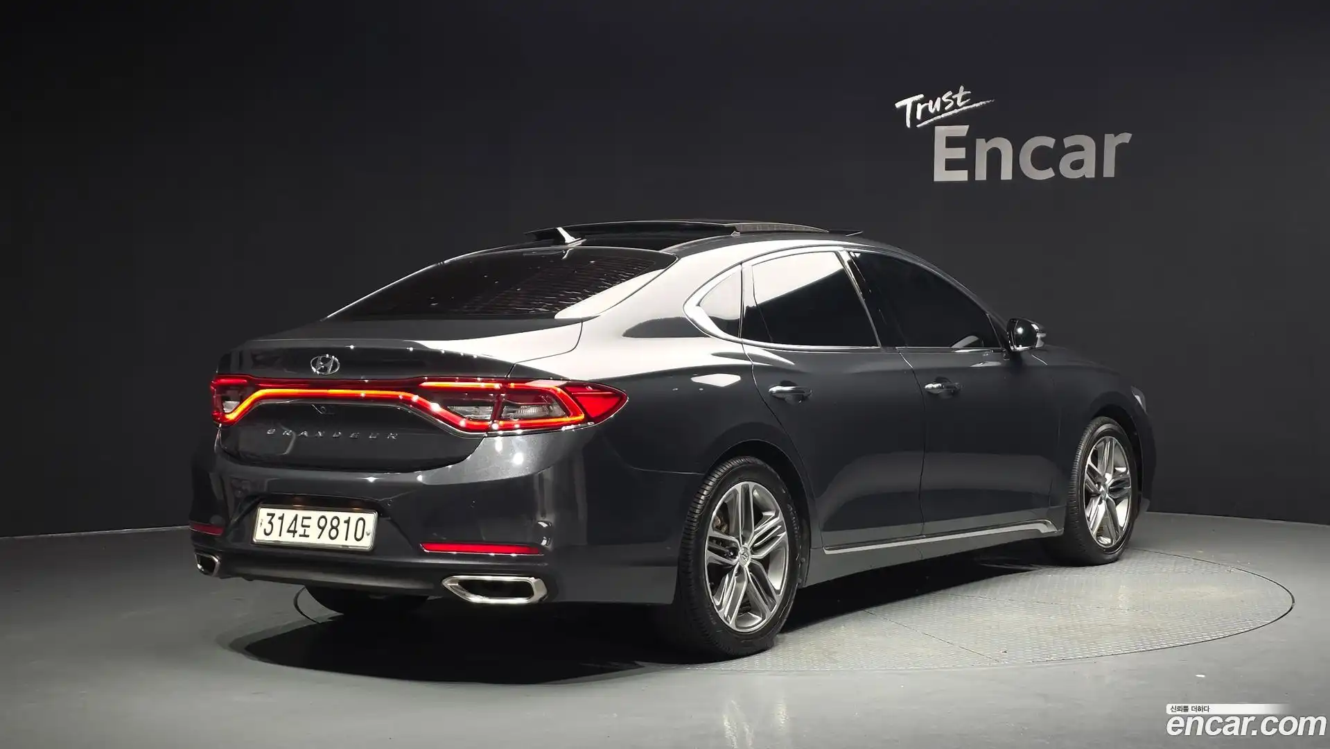Grandeur Hyundai 2017.1-OUTER-002