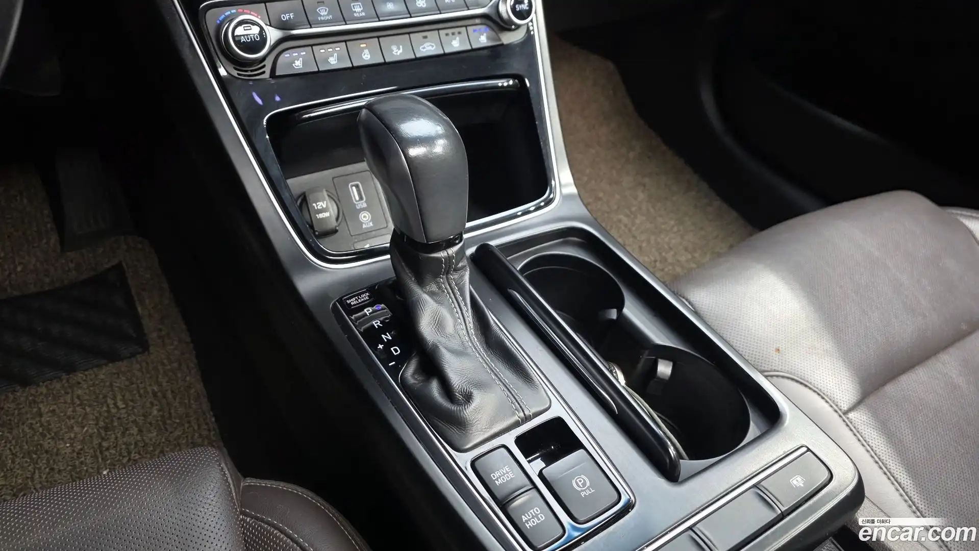 Grandeur Hyundai 2017.1-INNER-009