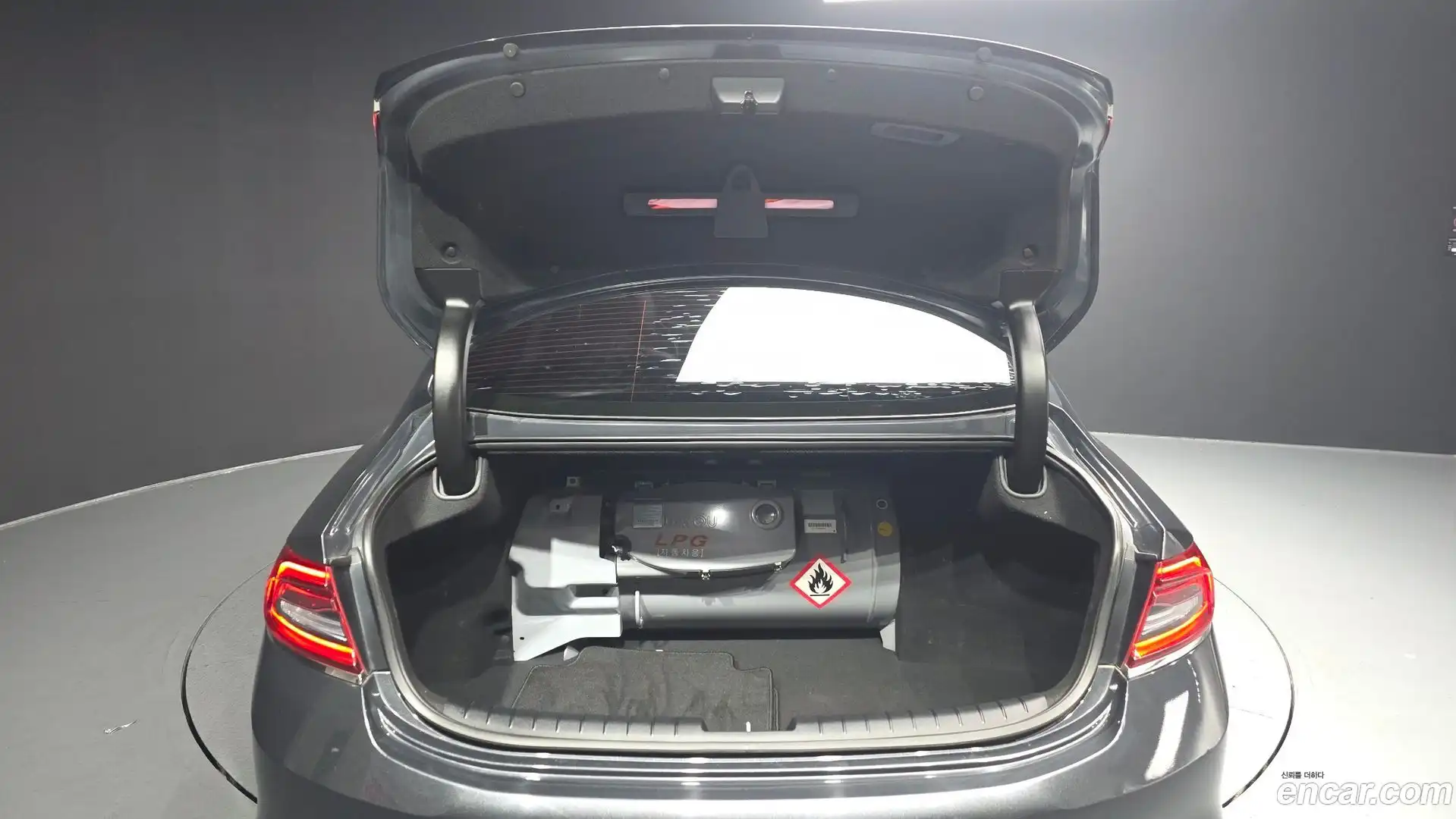 Grandeur Hyundai 2017.1-OPTION-024