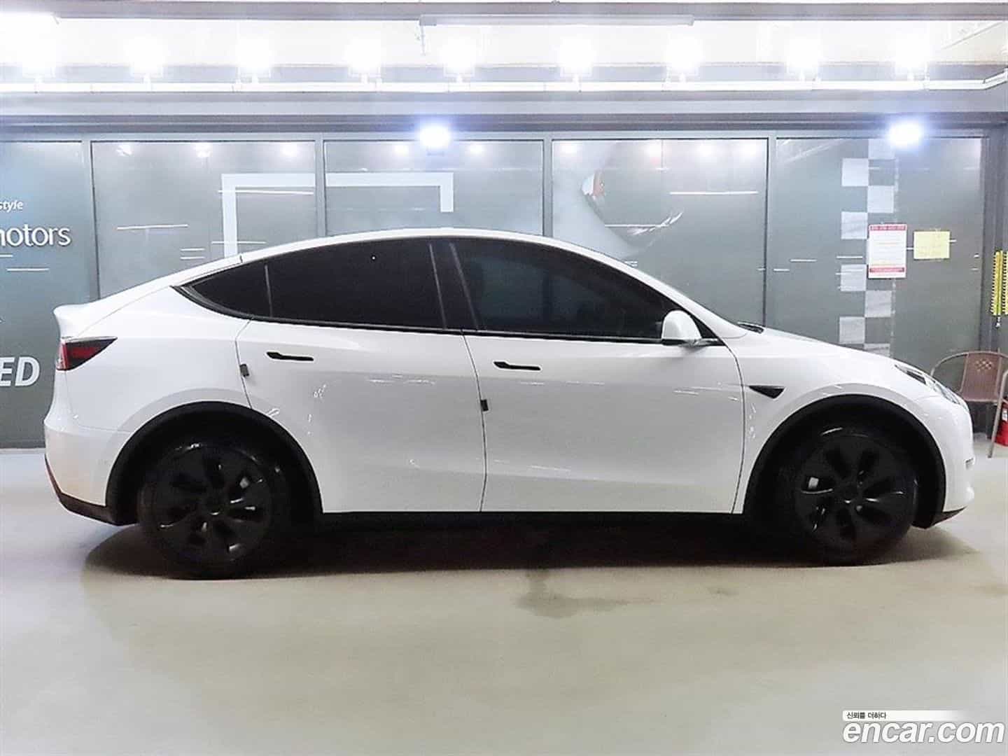 Model Y Tesla 2021.5-OUTER-003