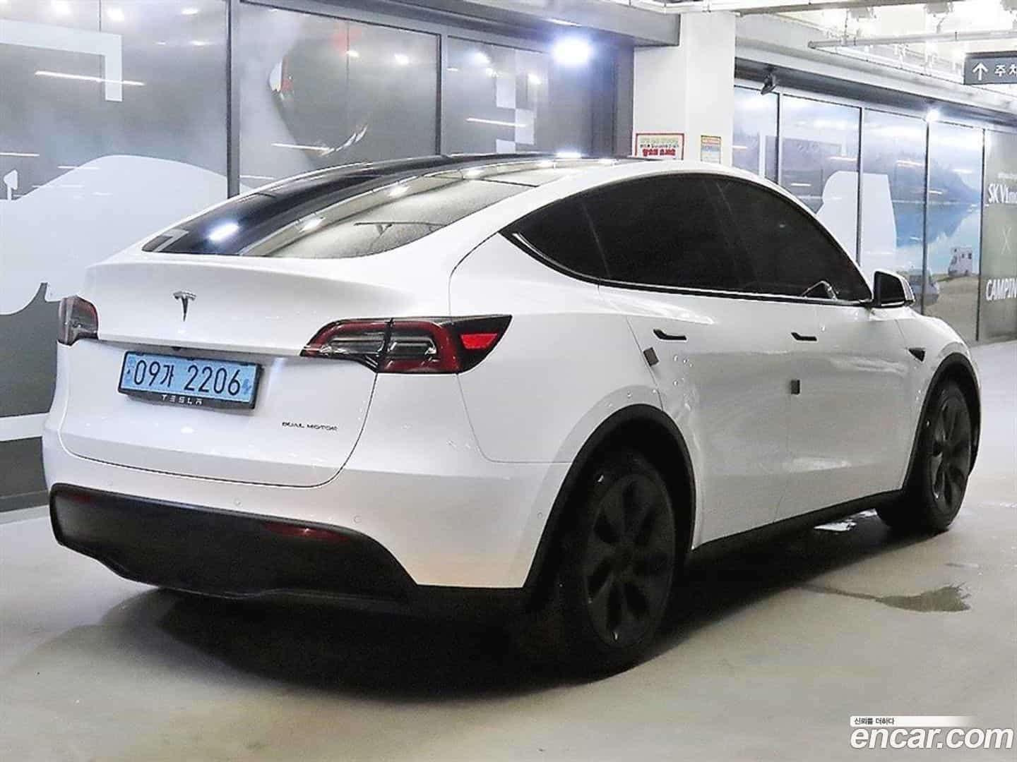 Model Y Tesla 2021.5-OUTER-004