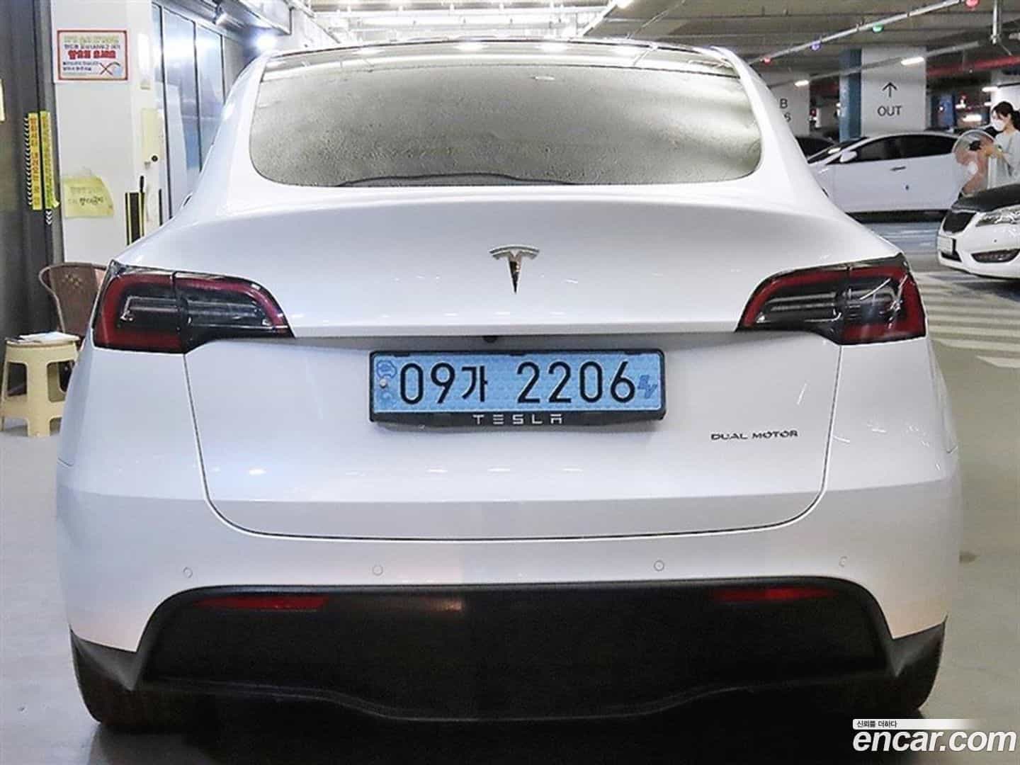 Model Y Tesla 2021.5-OUTER-005