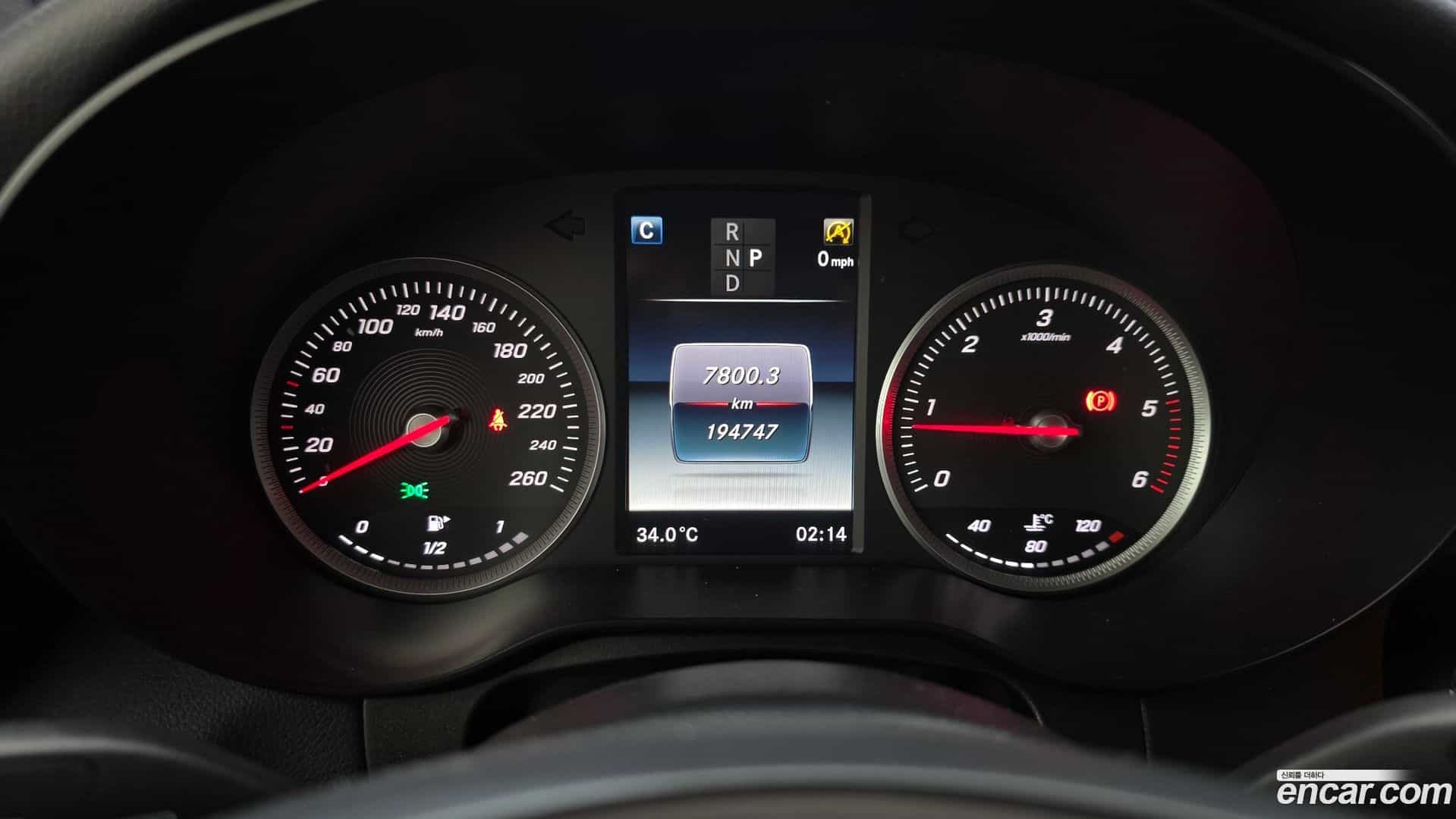 GLC-Class Mercedes-Benz 2016.7-INNER-008