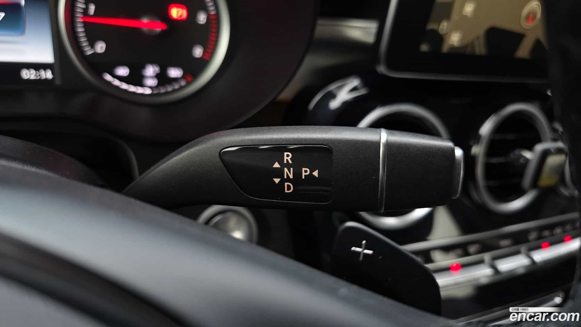 GLC-Class Mercedes-Benz 2016.7-INNER-009