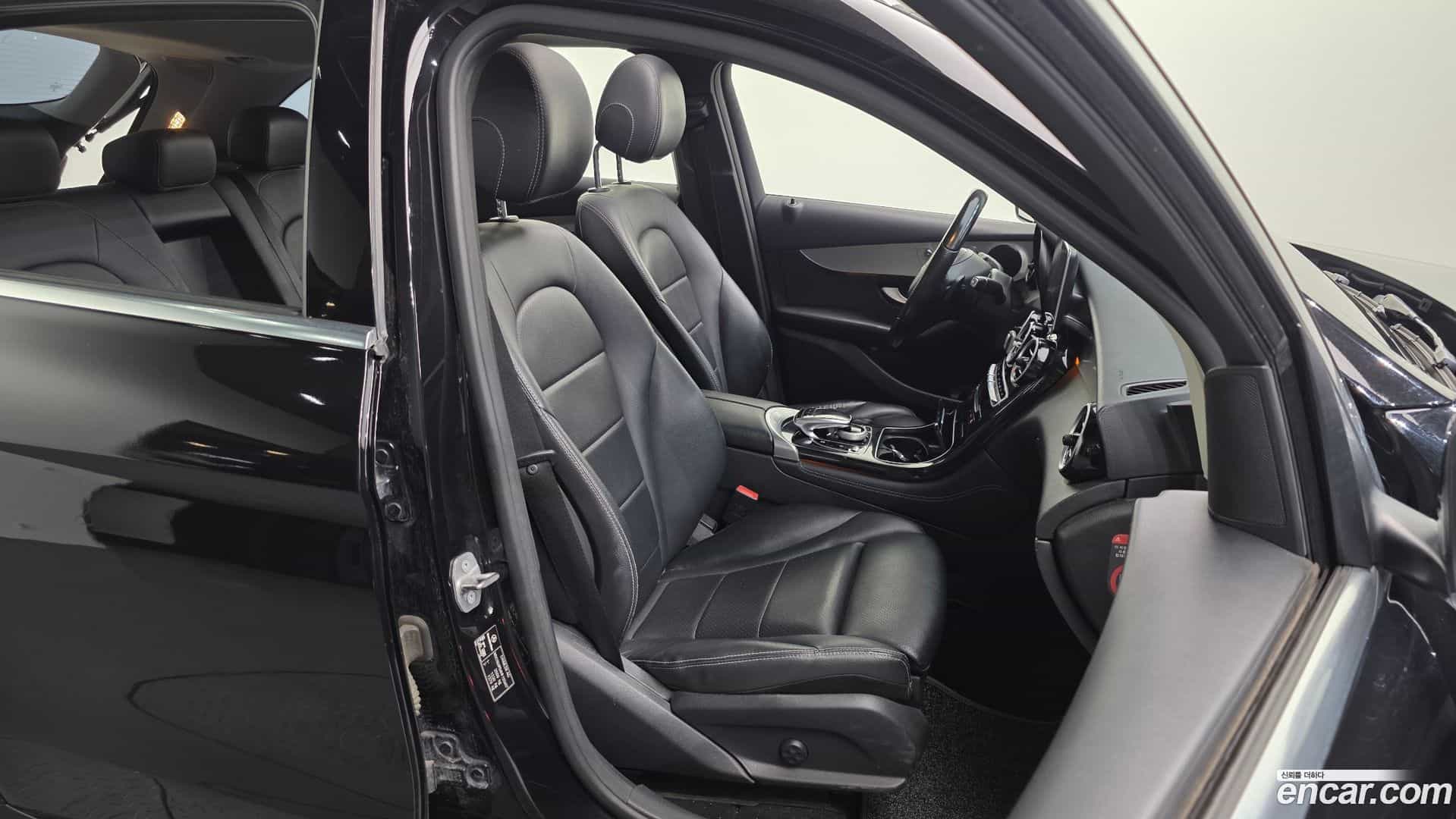 GLC-Class Mercedes-Benz 2016.7-OPTION-015